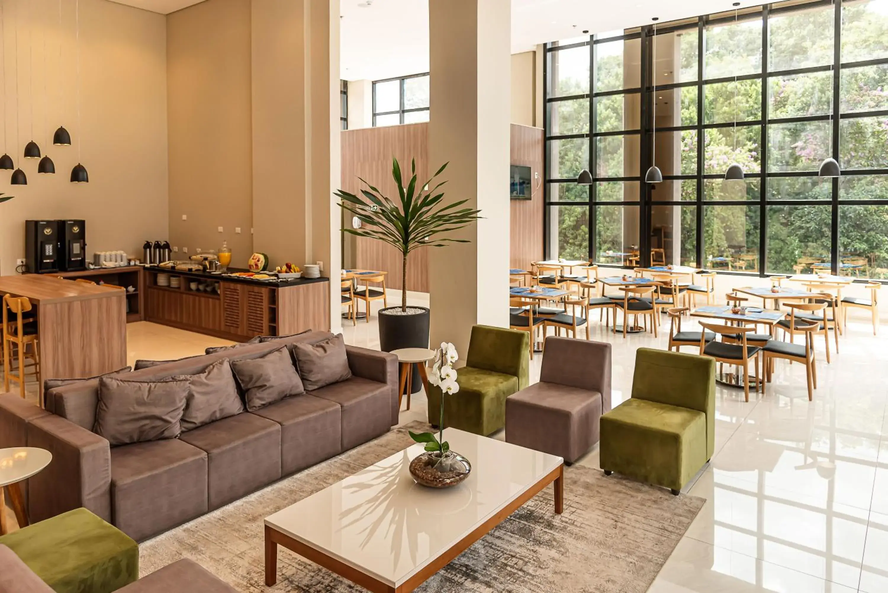 Lobby or reception in Rio Hotel by Bourbon Maringá Lobby or reception in Rio Hotel by Bourbon Maringá