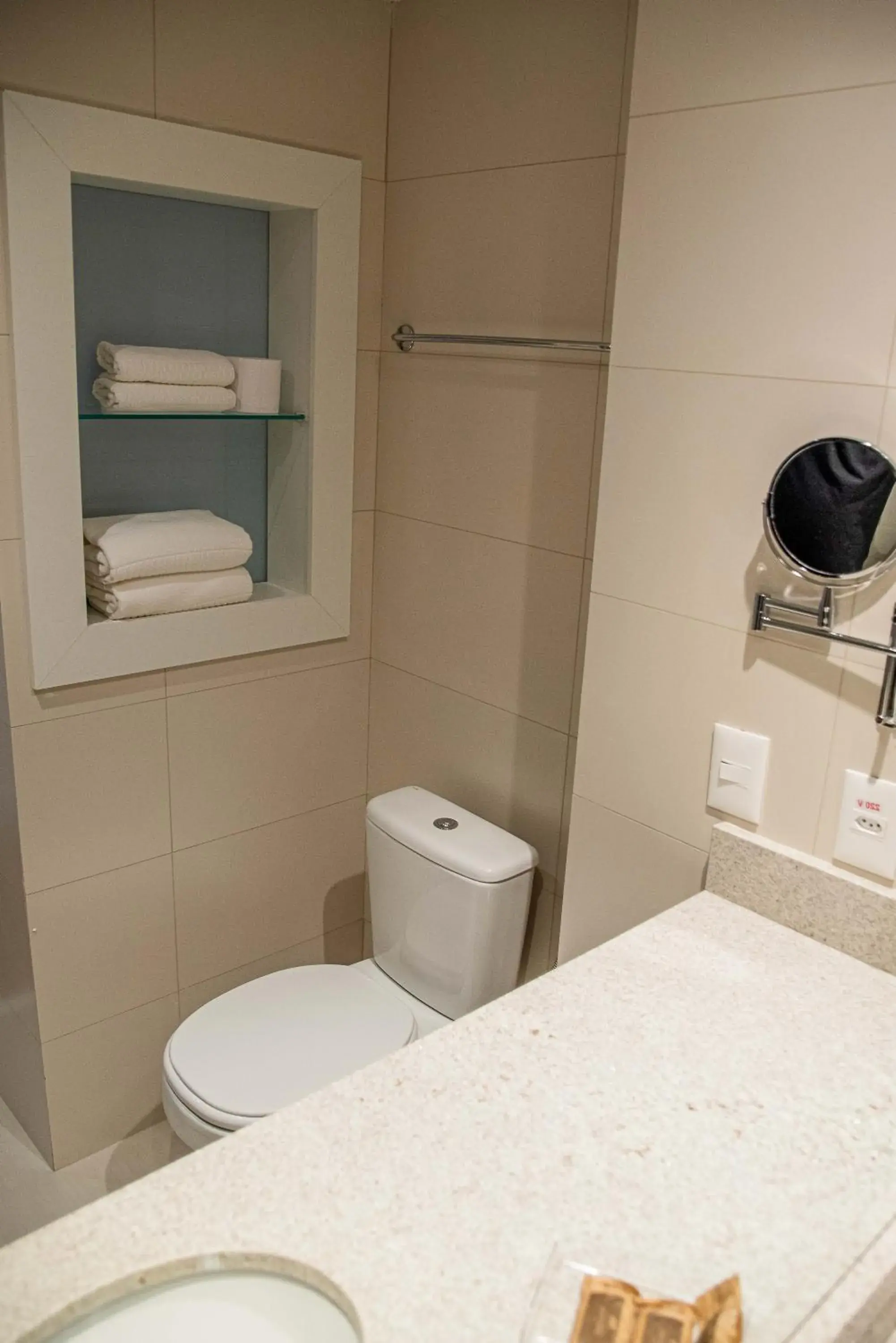 Bathroom in Rio Hotel by Bourbon Maringá Bathroom in Rio Hotel by Bourbon Maringá