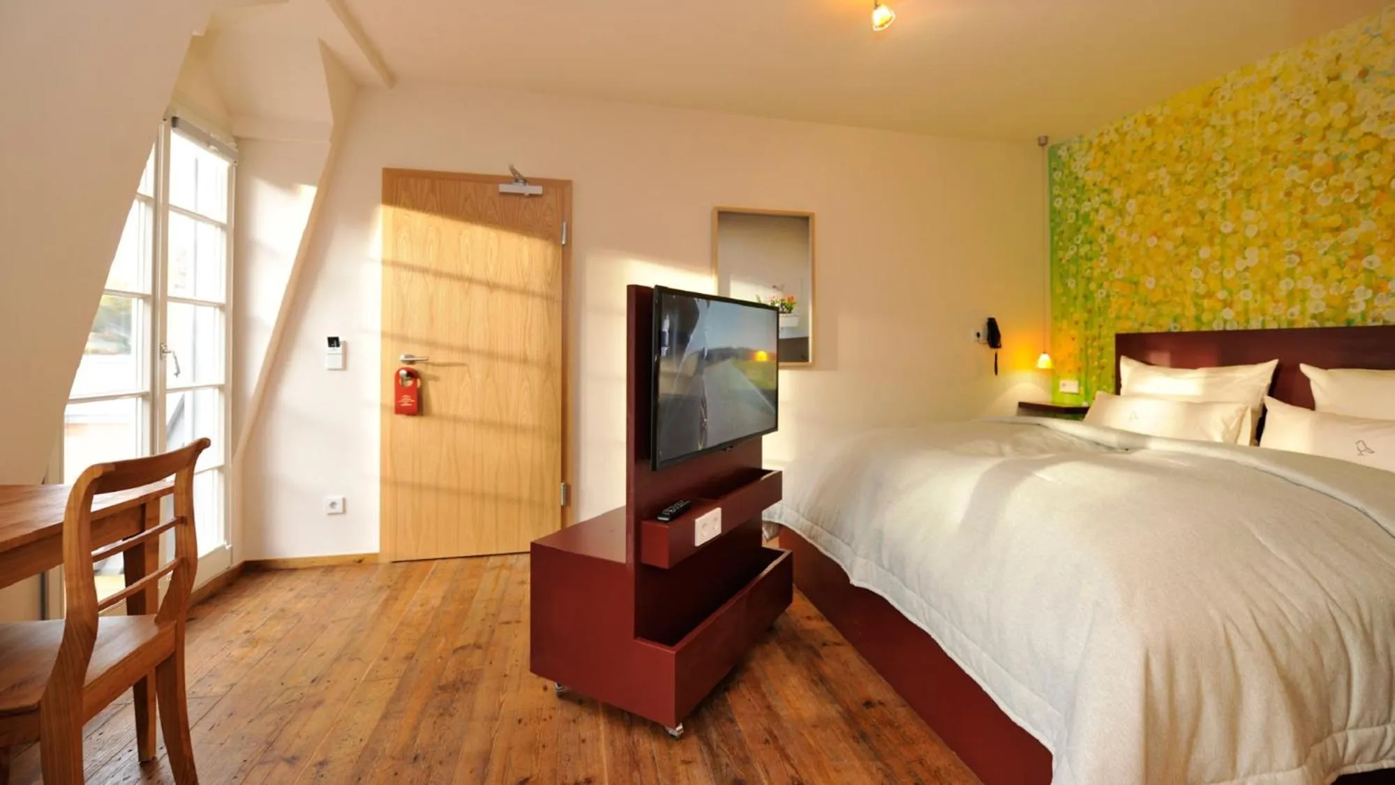 Photo of the whole room, Bed in Romantik Hotel Meisenheimer Hof