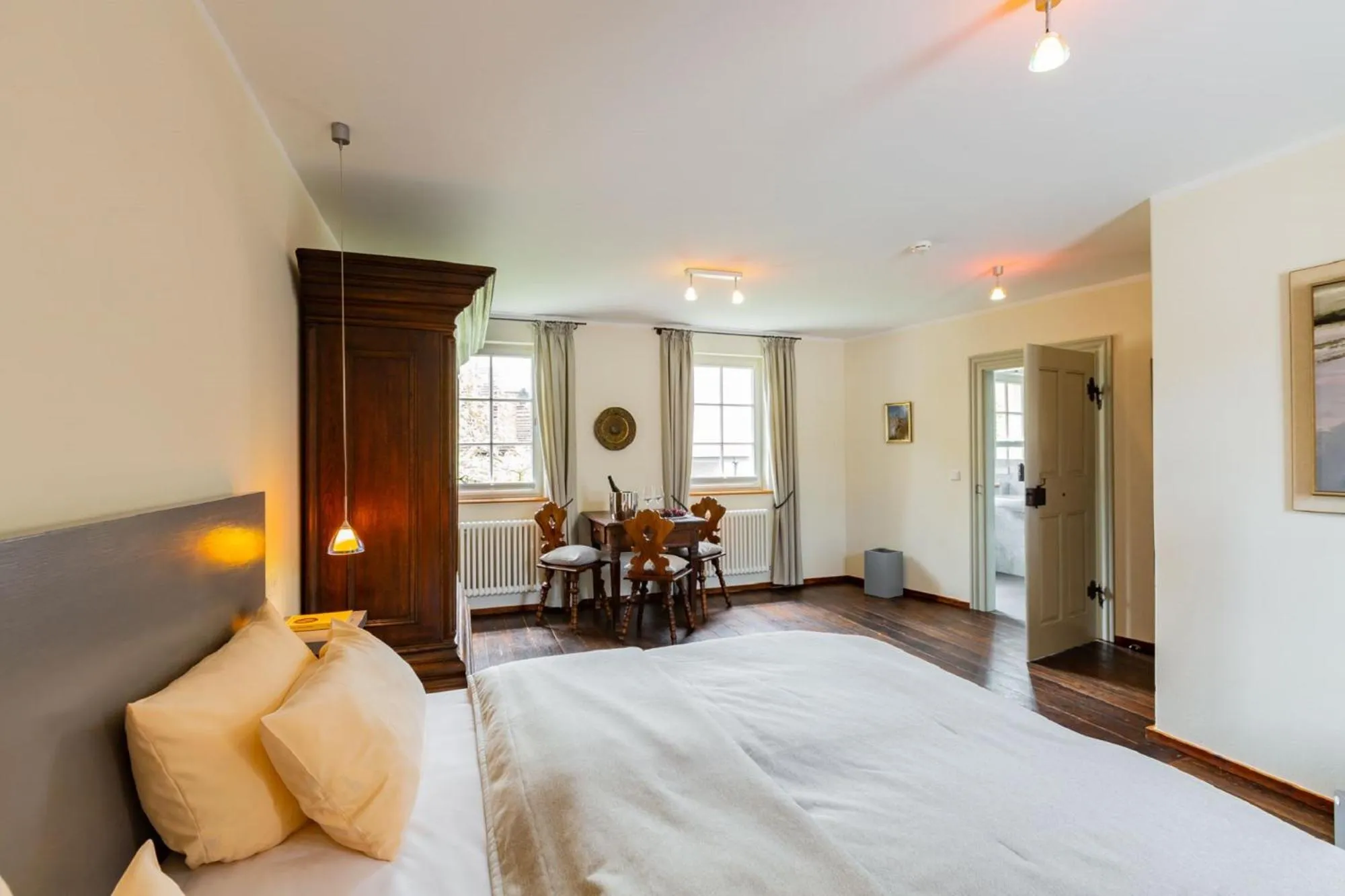 Photo of the whole room, Bed in Romantik Hotel Meisenheimer Hof