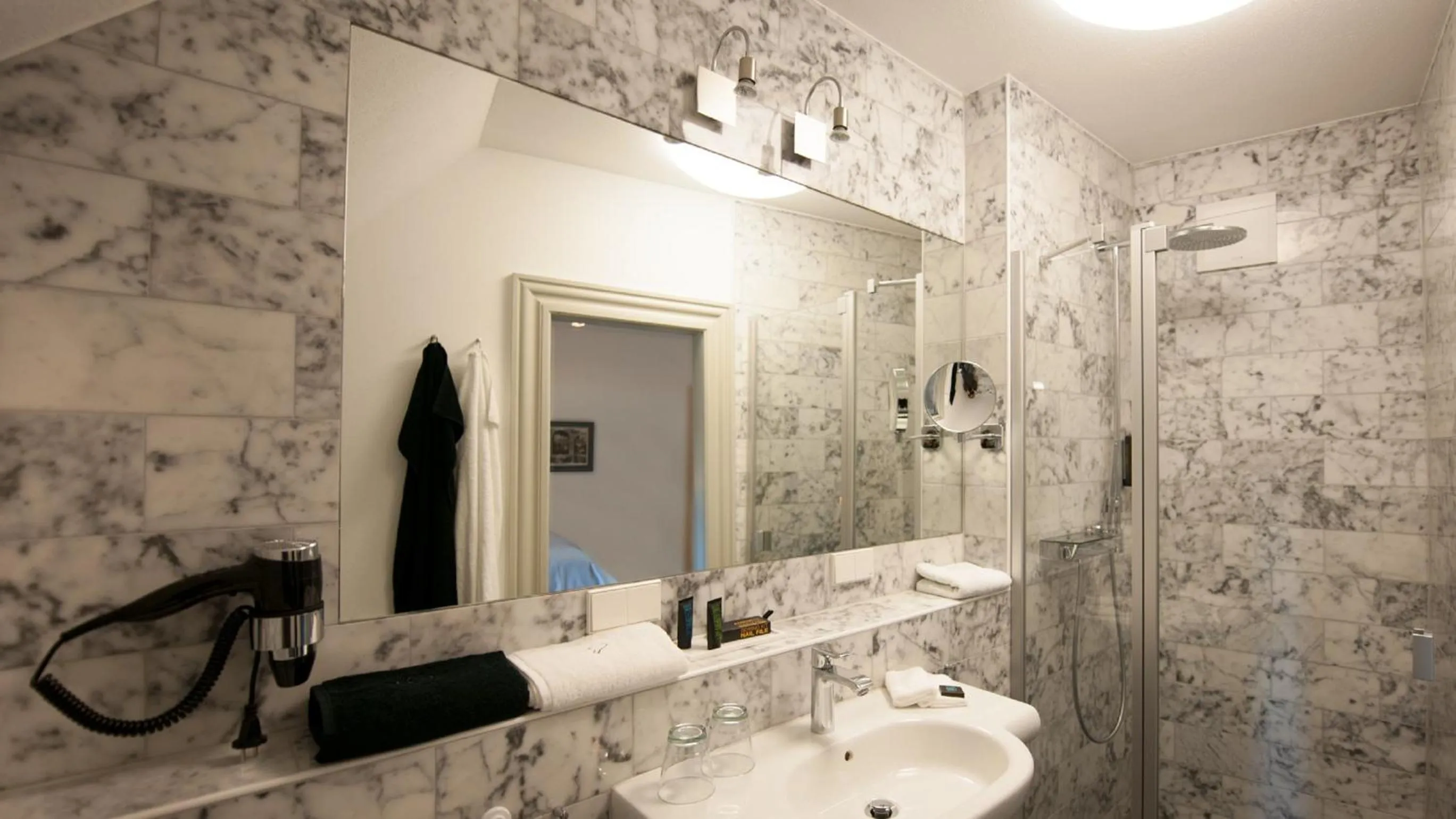 Bathroom in Romantik Hotel Meisenheimer Hof