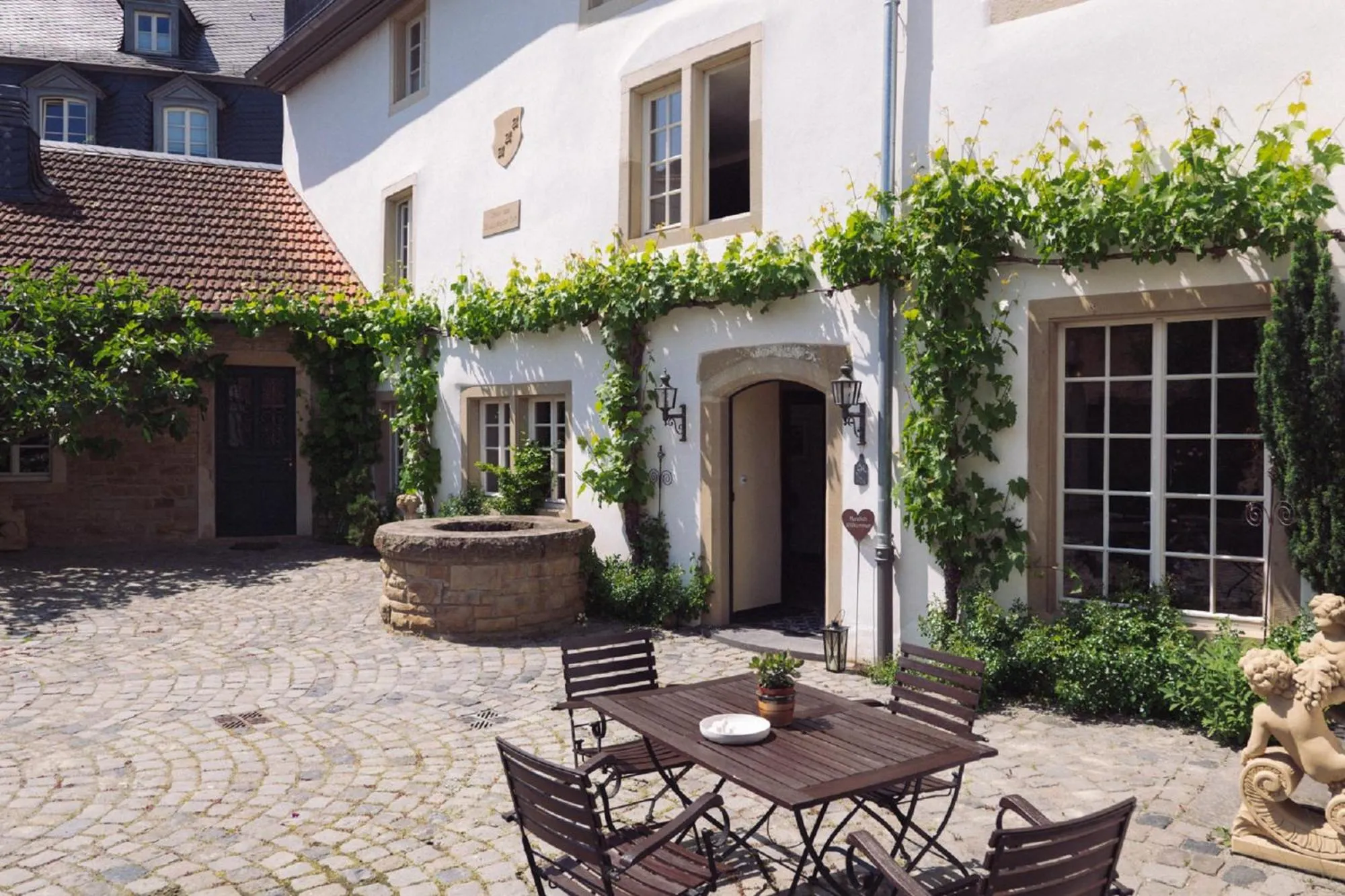 Patio in Romantik Hotel Meisenheimer Hof