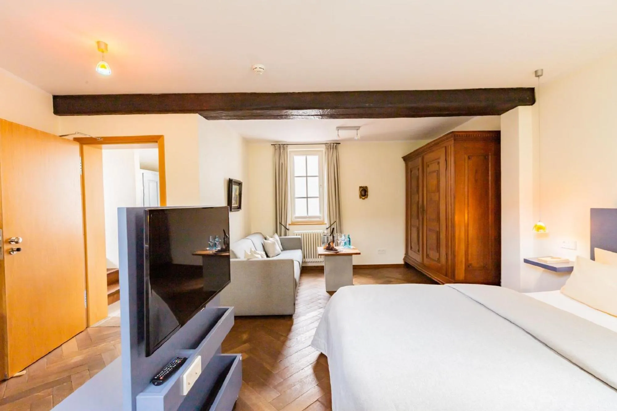 Photo of the whole room, Bed in Romantik Hotel Meisenheimer Hof