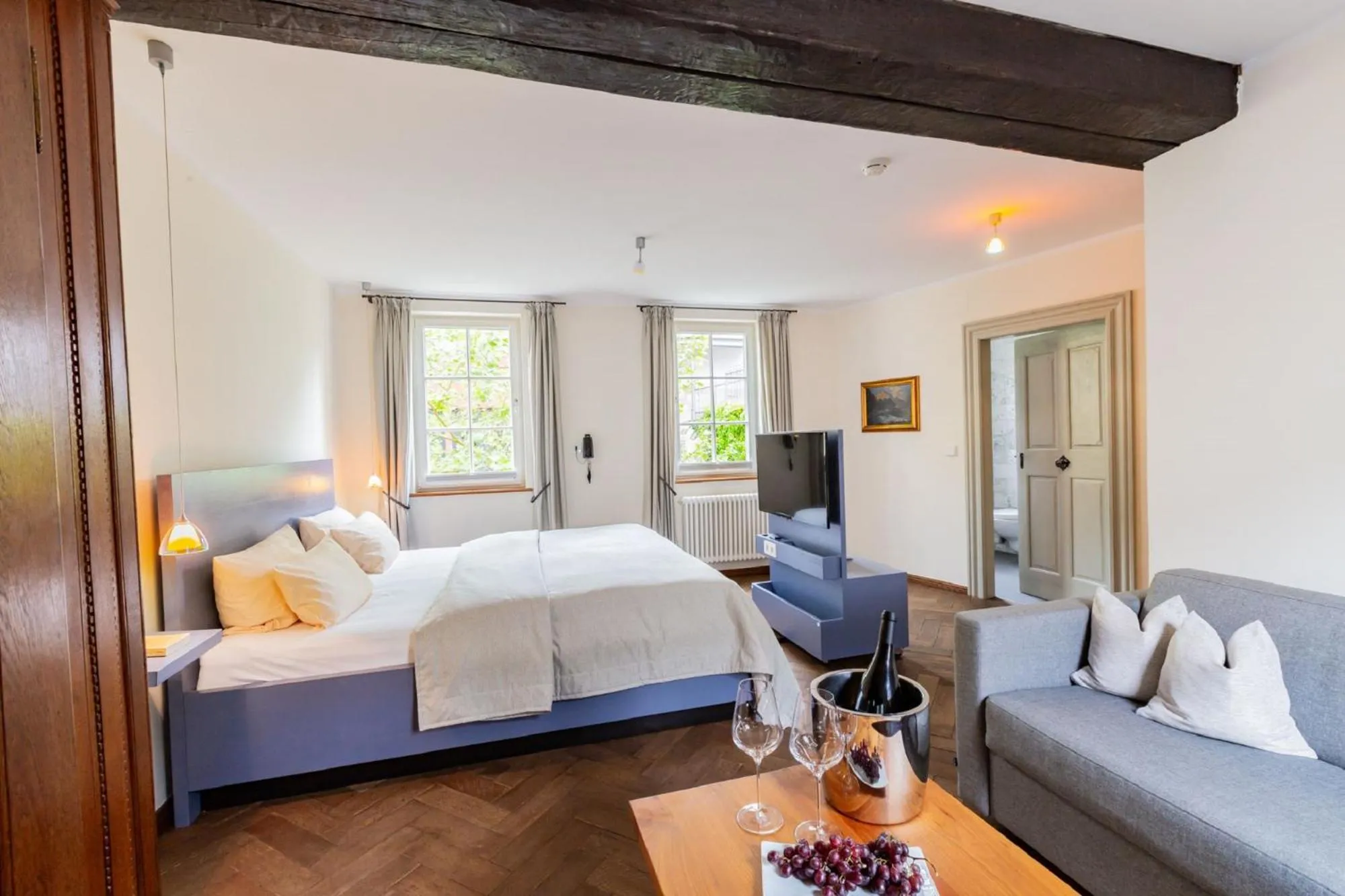 Photo of the whole room, Bed in Romantik Hotel Meisenheimer Hof