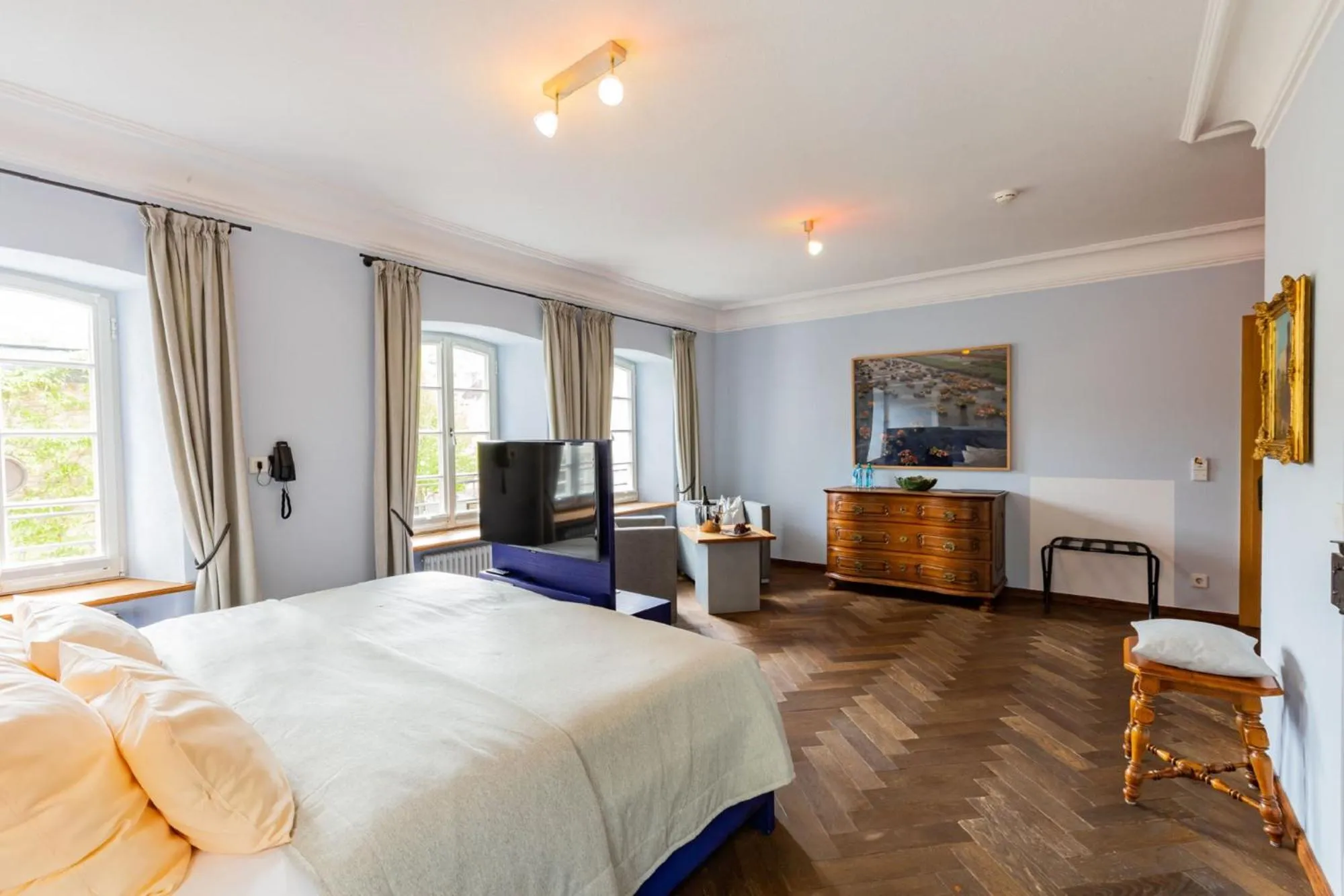 Photo of the whole room, Bed in Romantik Hotel Meisenheimer Hof