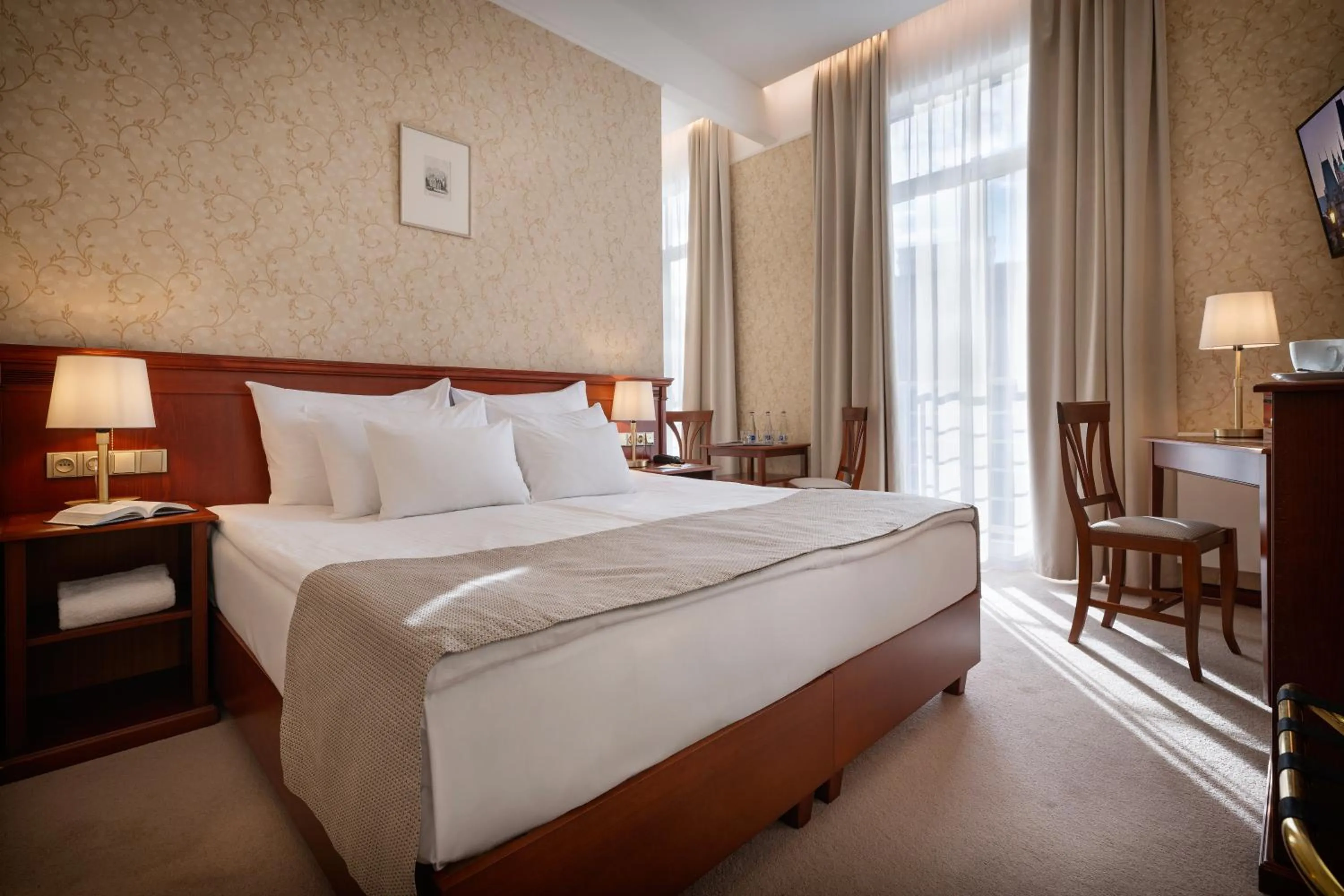 Property building, Bed in Hotel Rott