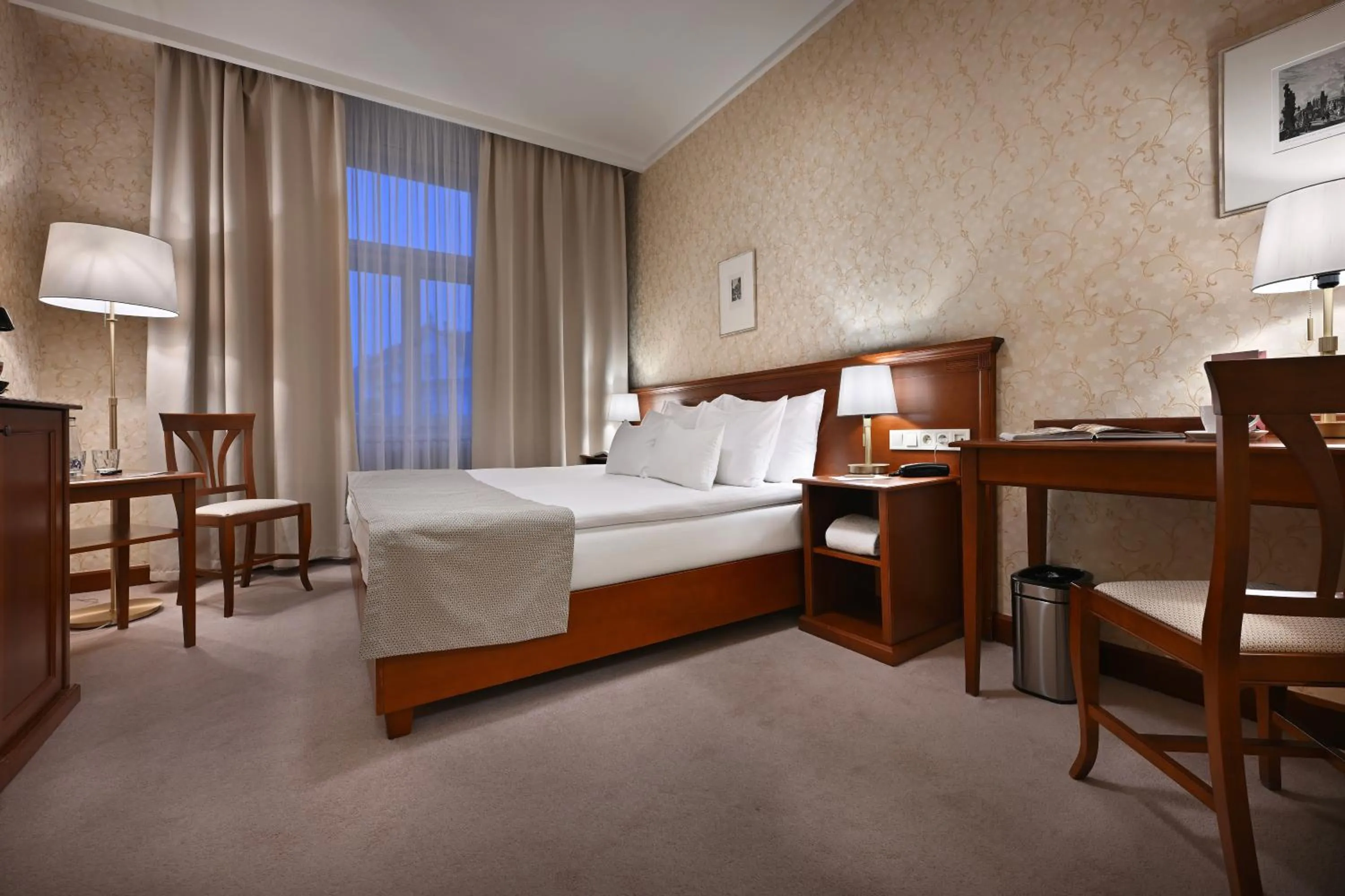 Property building, Bed in Hotel Rott