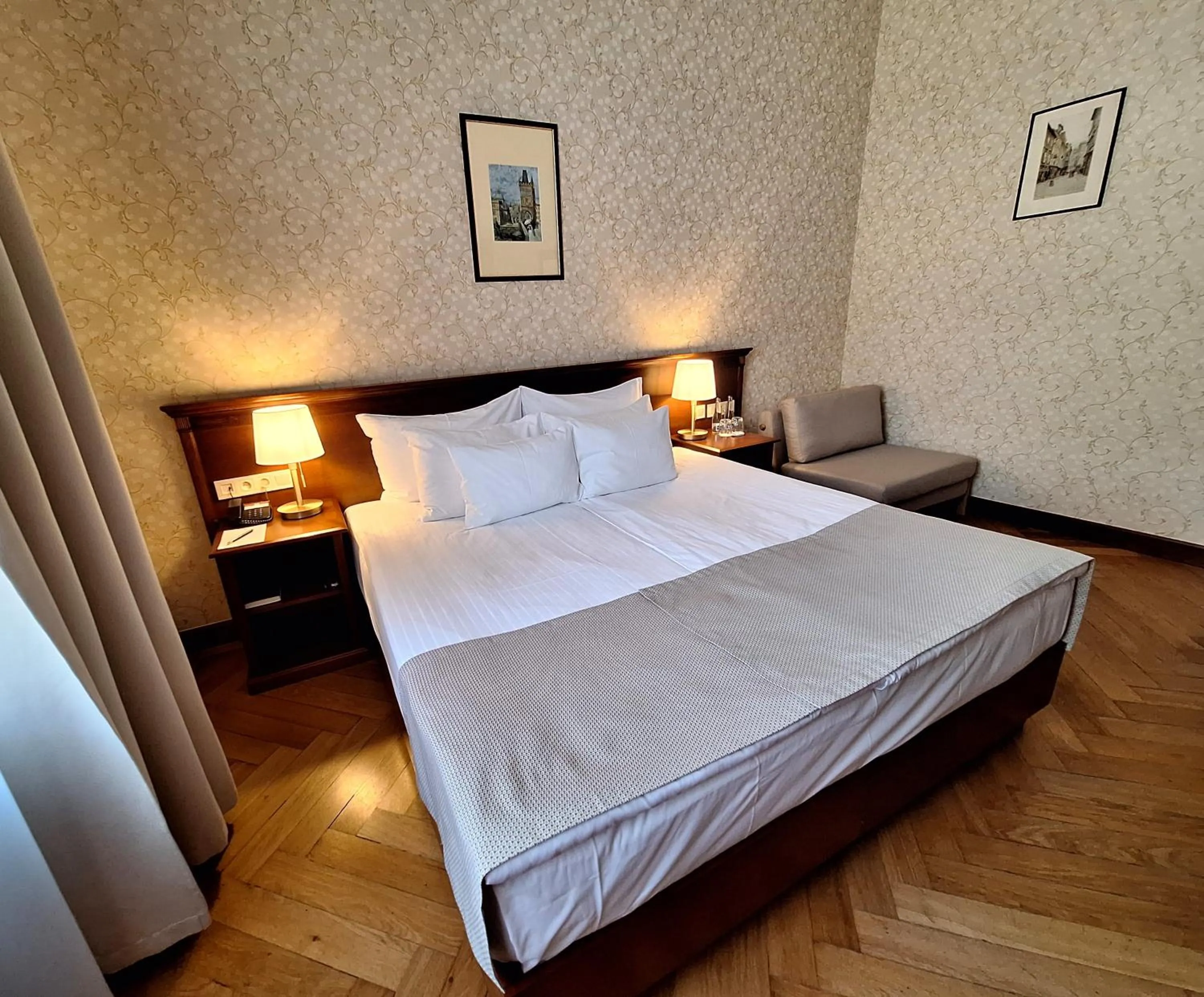 Property building, Bed in Hotel Rott