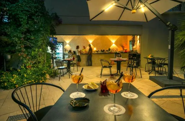 Restaurant/places to eat in Abbaechelu