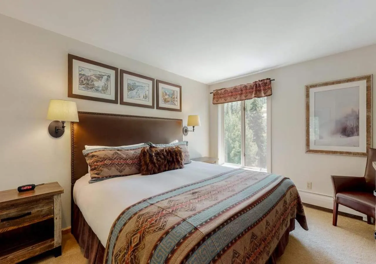 Photo of the whole room in Lion Square Lodge Condos by TO