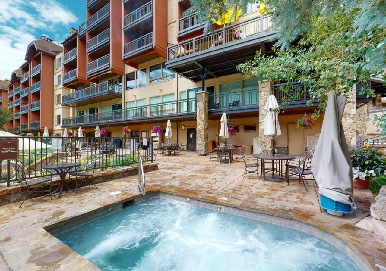 Property building in Lion Square Lodge Condos by TO