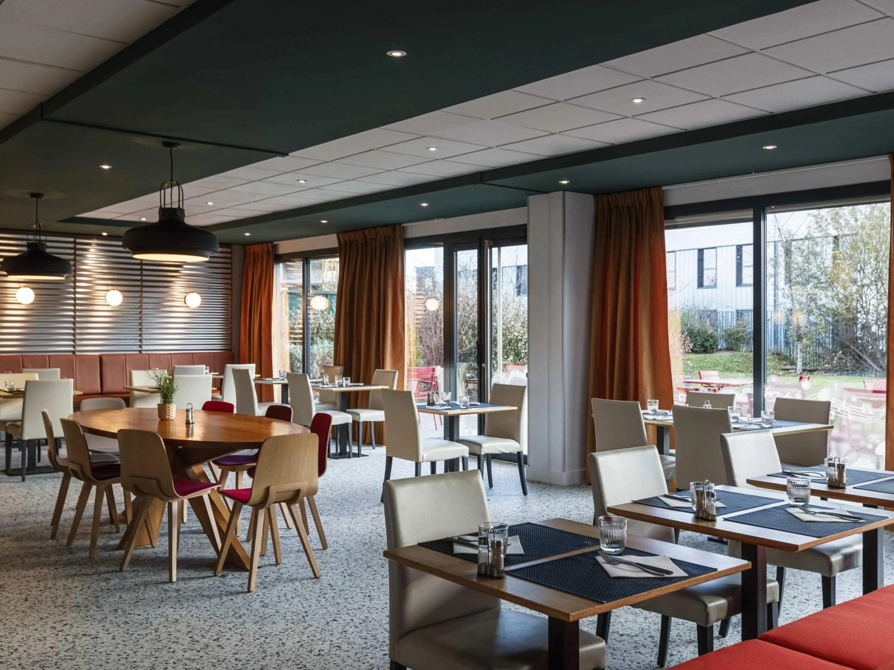 Restaurant/places to eat in ibis Lyon Est Meyzieu