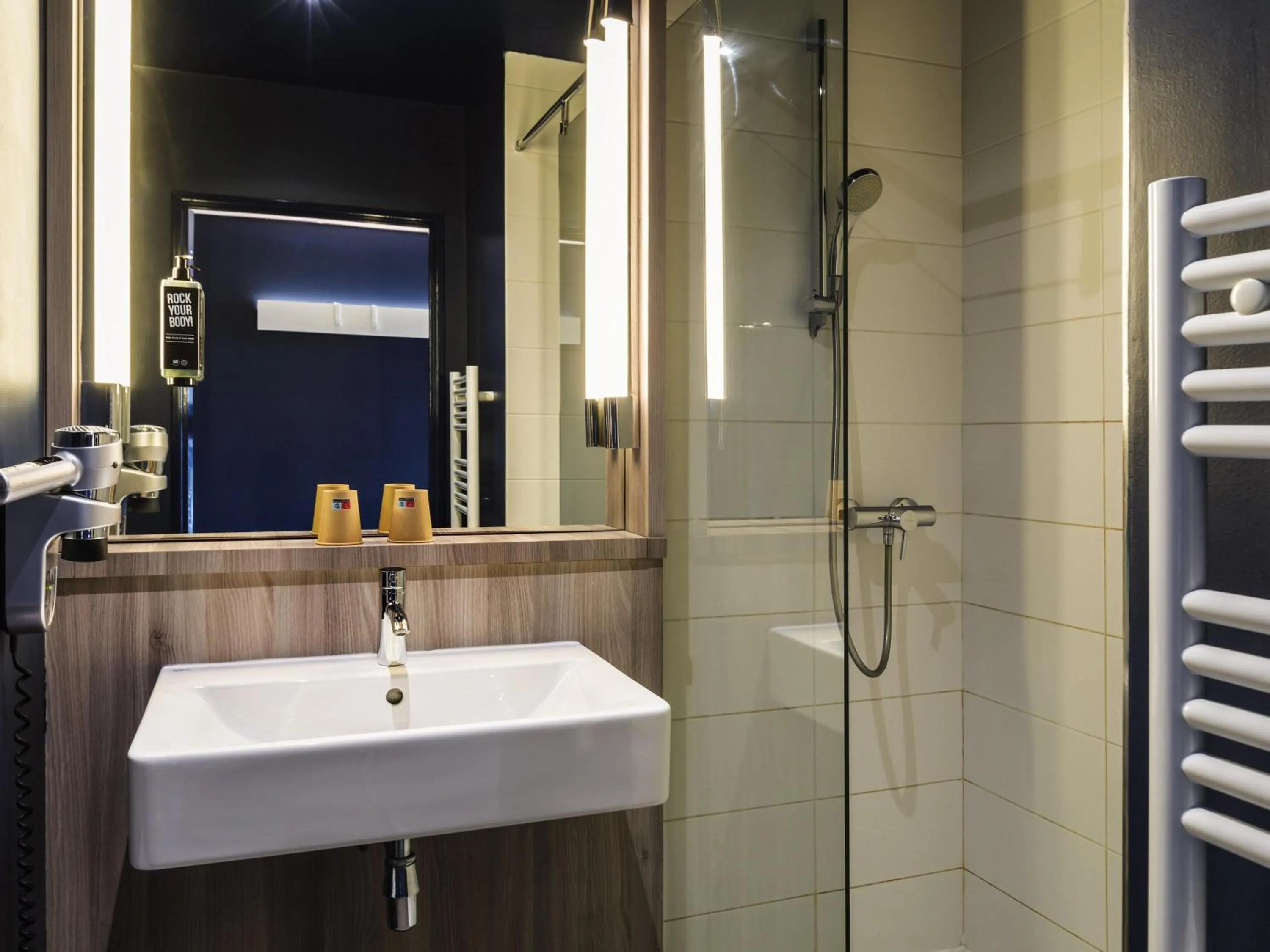 Bedroom in ibis Lyon Est Meyzieu