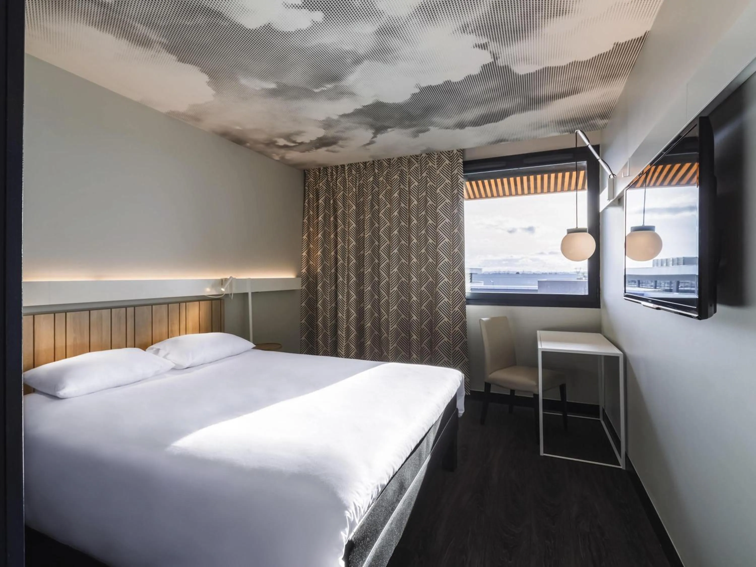 Bedroom, Bed in ibis Lyon Est Meyzieu