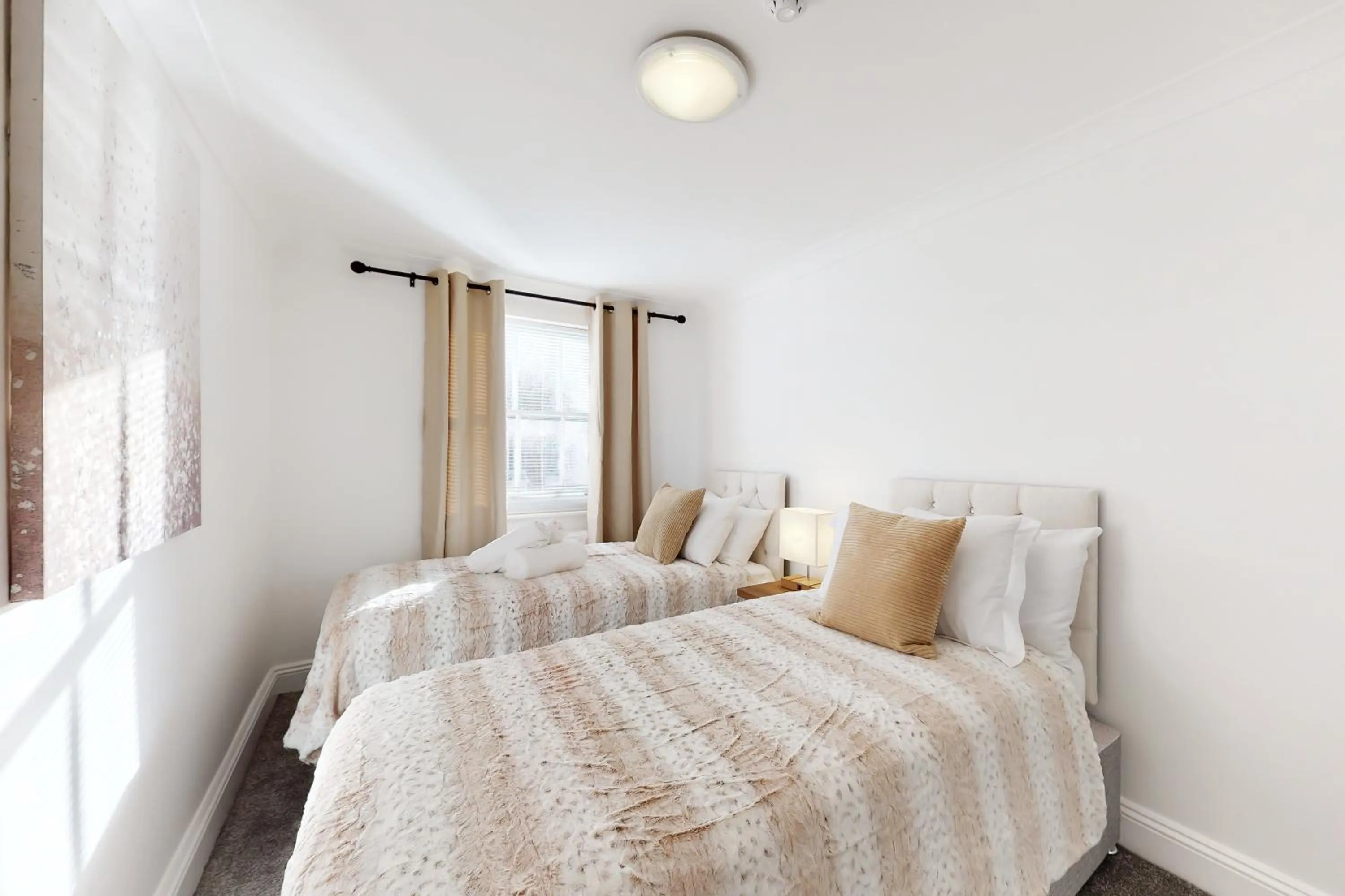 Bed in Park Lane Apartments Baker Street