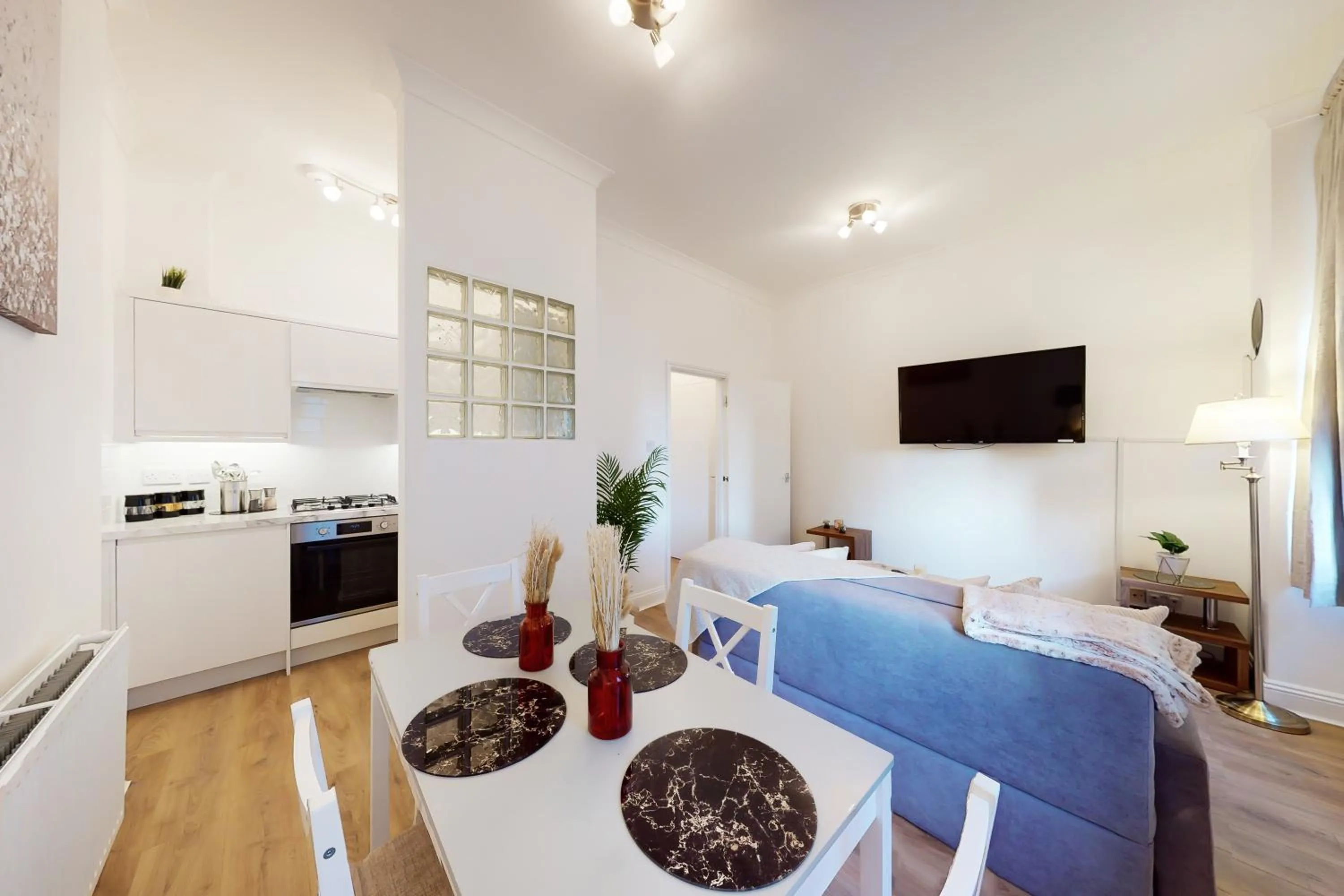 Kitchen or kitchenette in Park Lane Apartments Baker Street