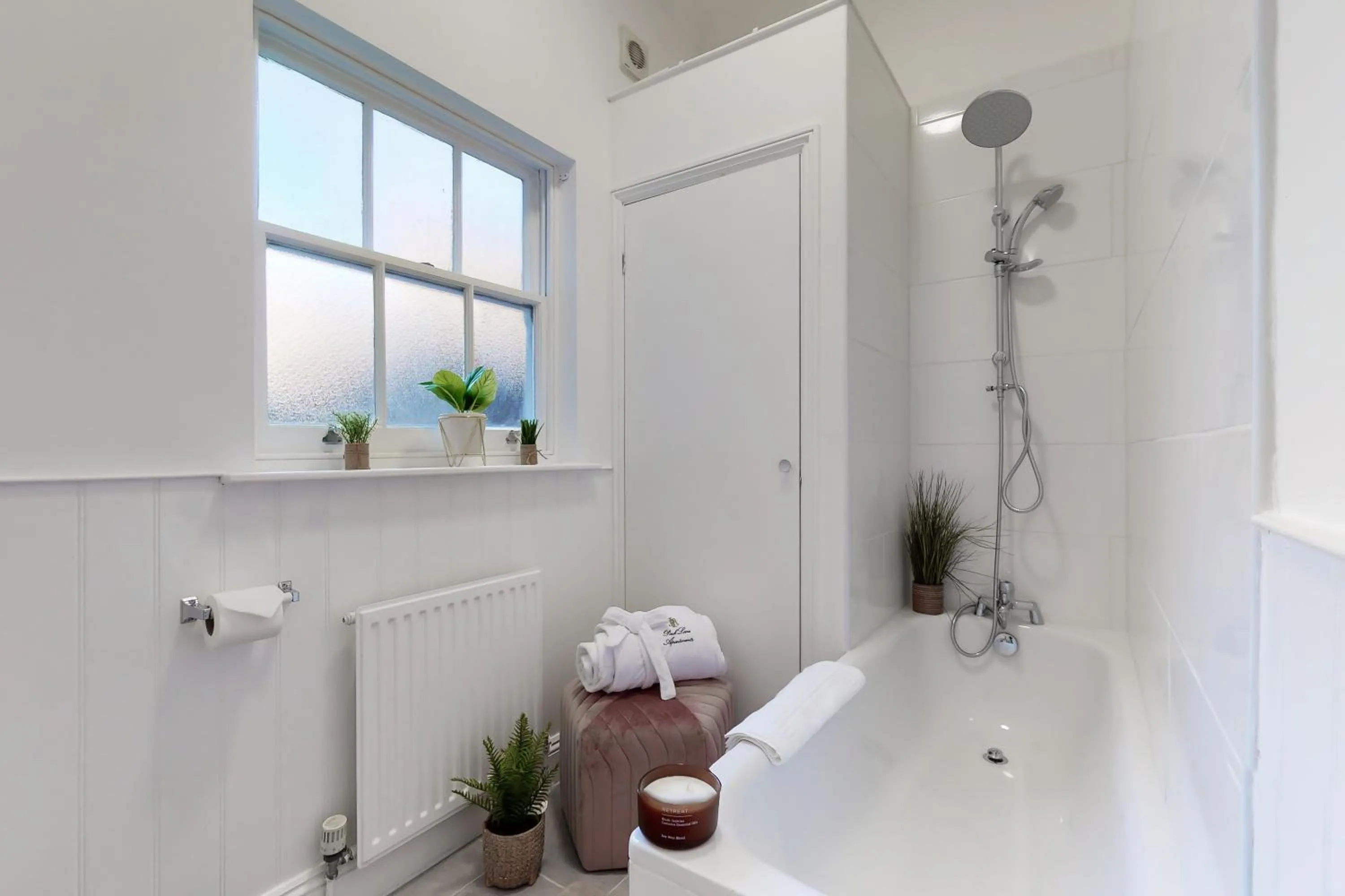 Bathroom in Park Lane Apartments Baker Street