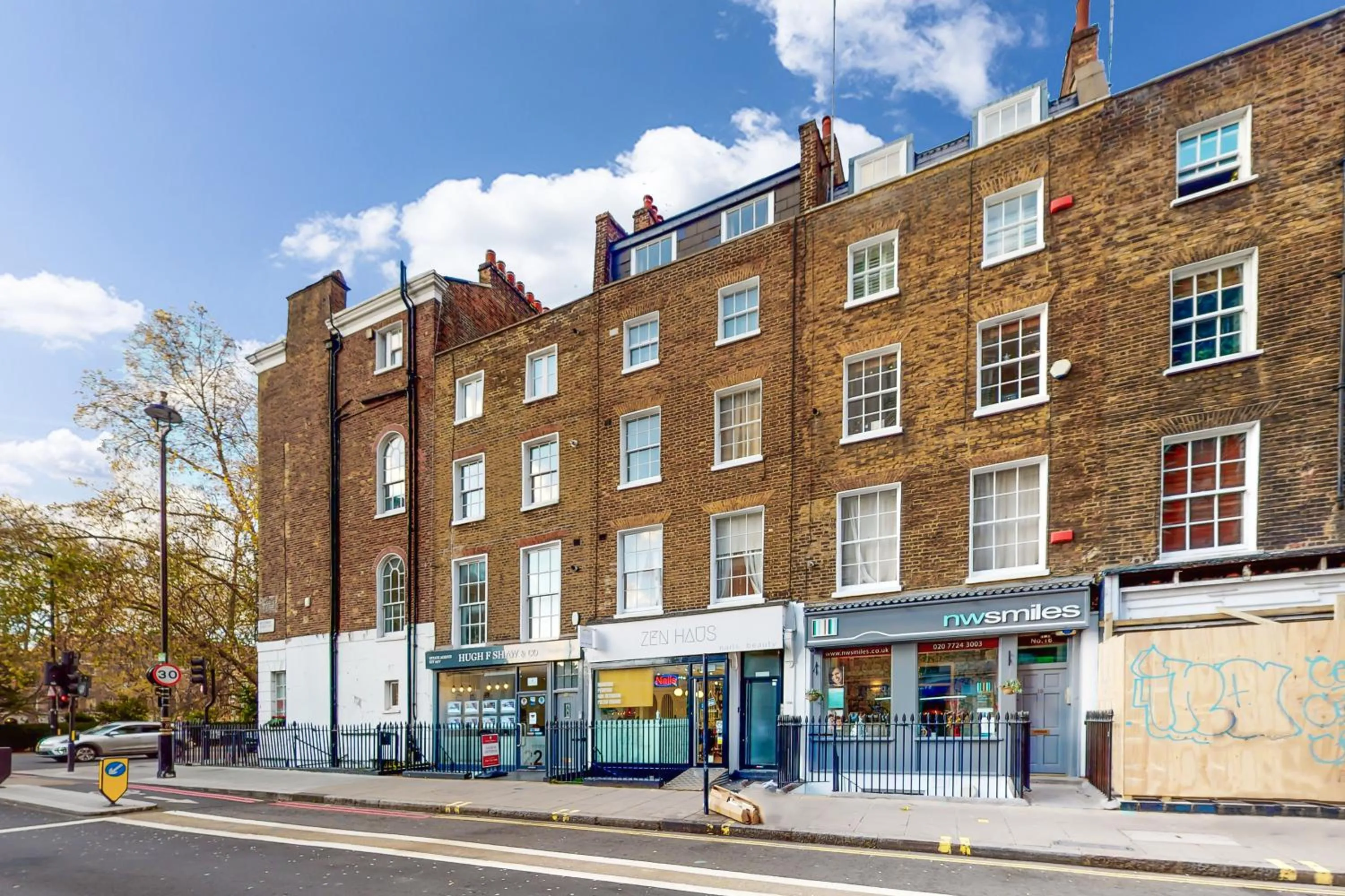Property building in Park Lane Apartments Baker Street