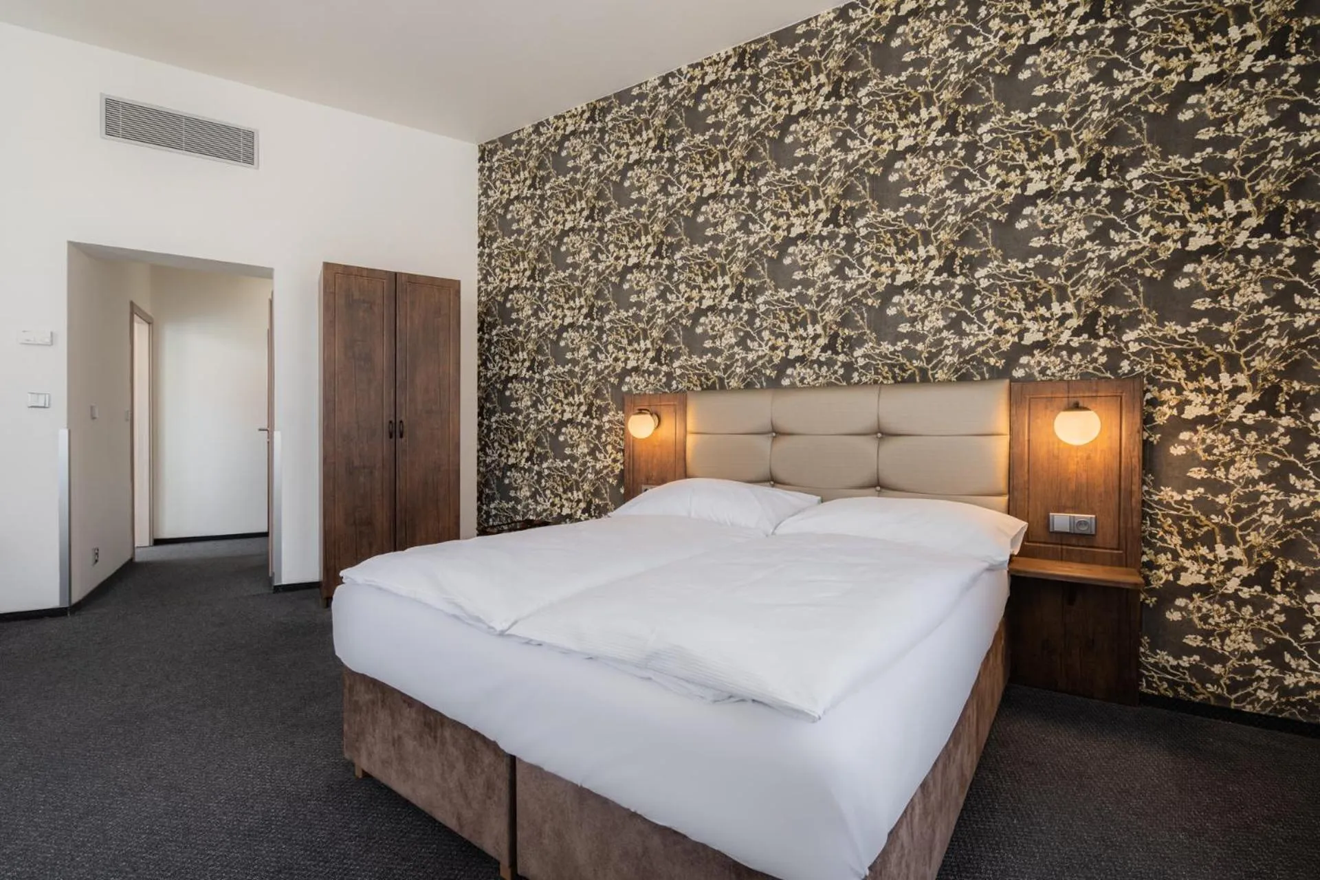 Bedroom, Bed in EA Hotel Victoria