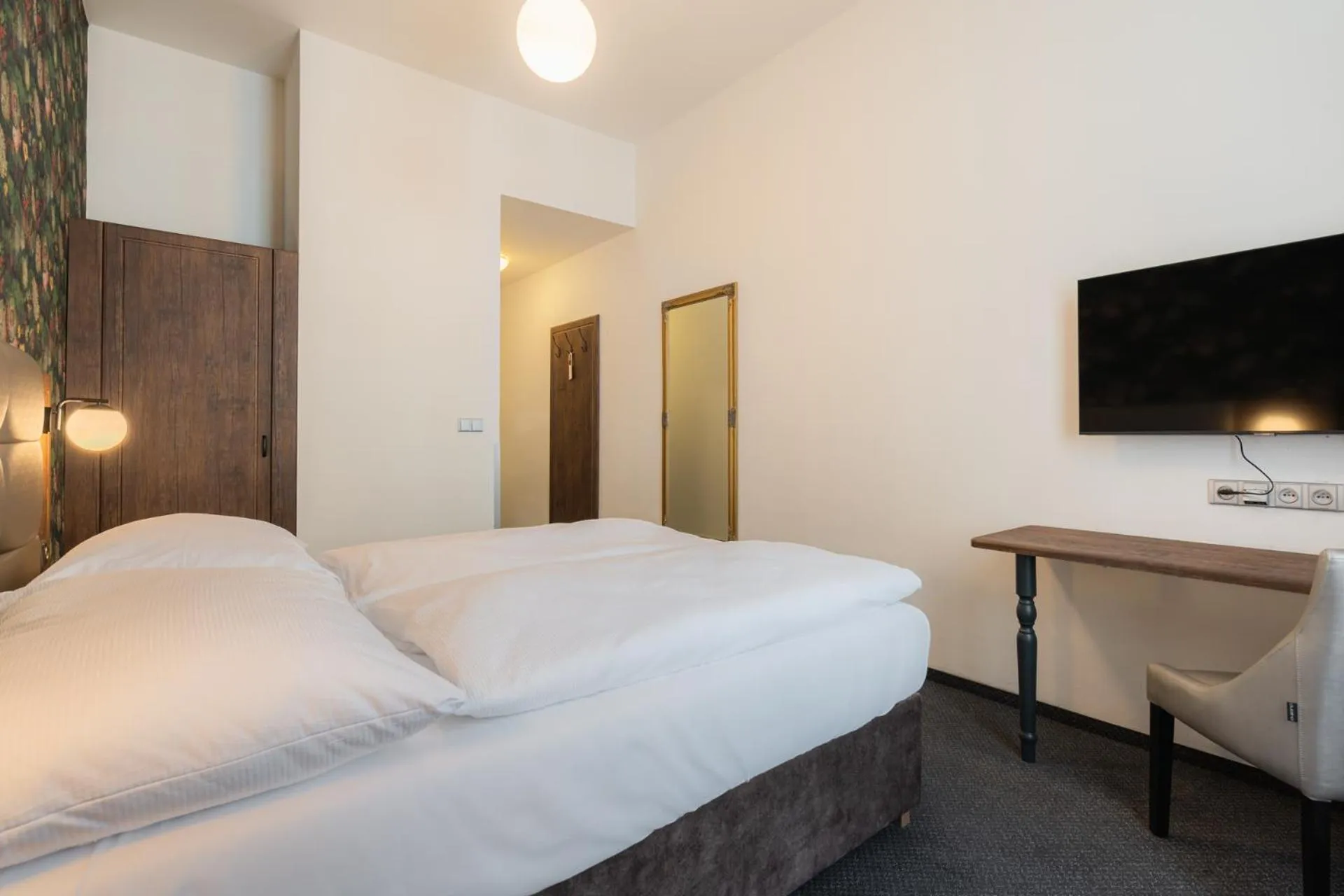 Bedroom, Bed in EA Hotel Victoria