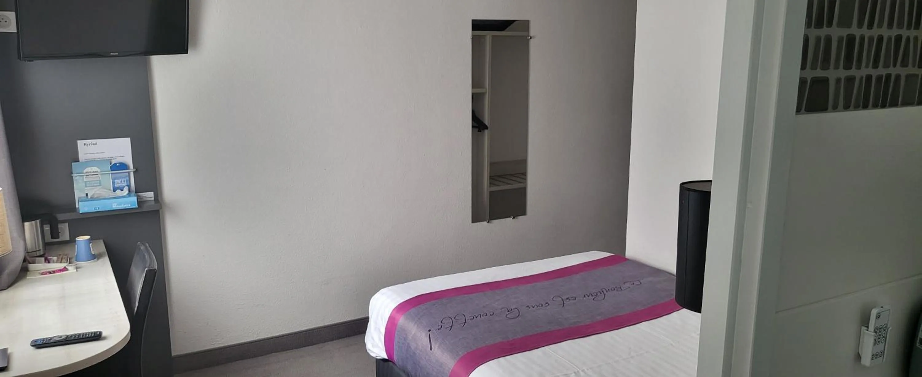 Bed in Kyriad Lille Est - Villeneuve d'Ascq