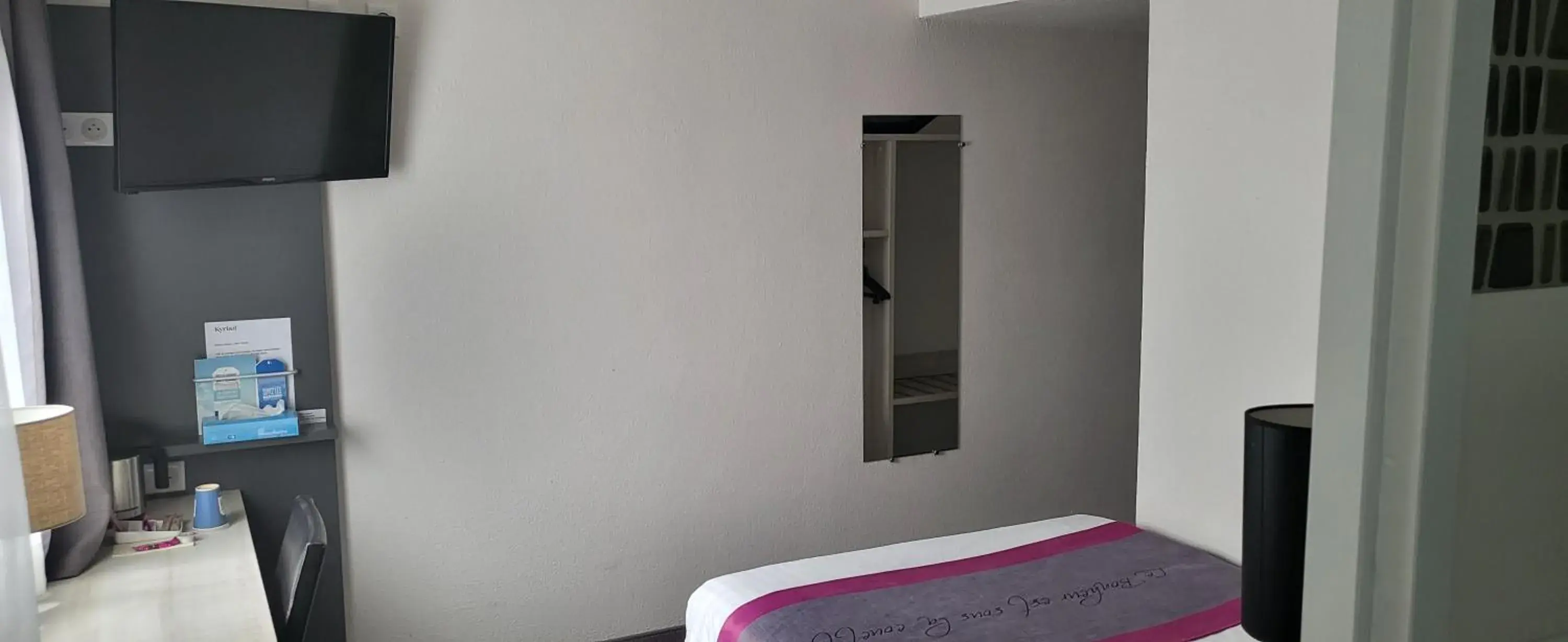 Bed in Kyriad Lille Est - Villeneuve d'Ascq Bed in Kyriad Lille Est - Villeneuve d'Ascq