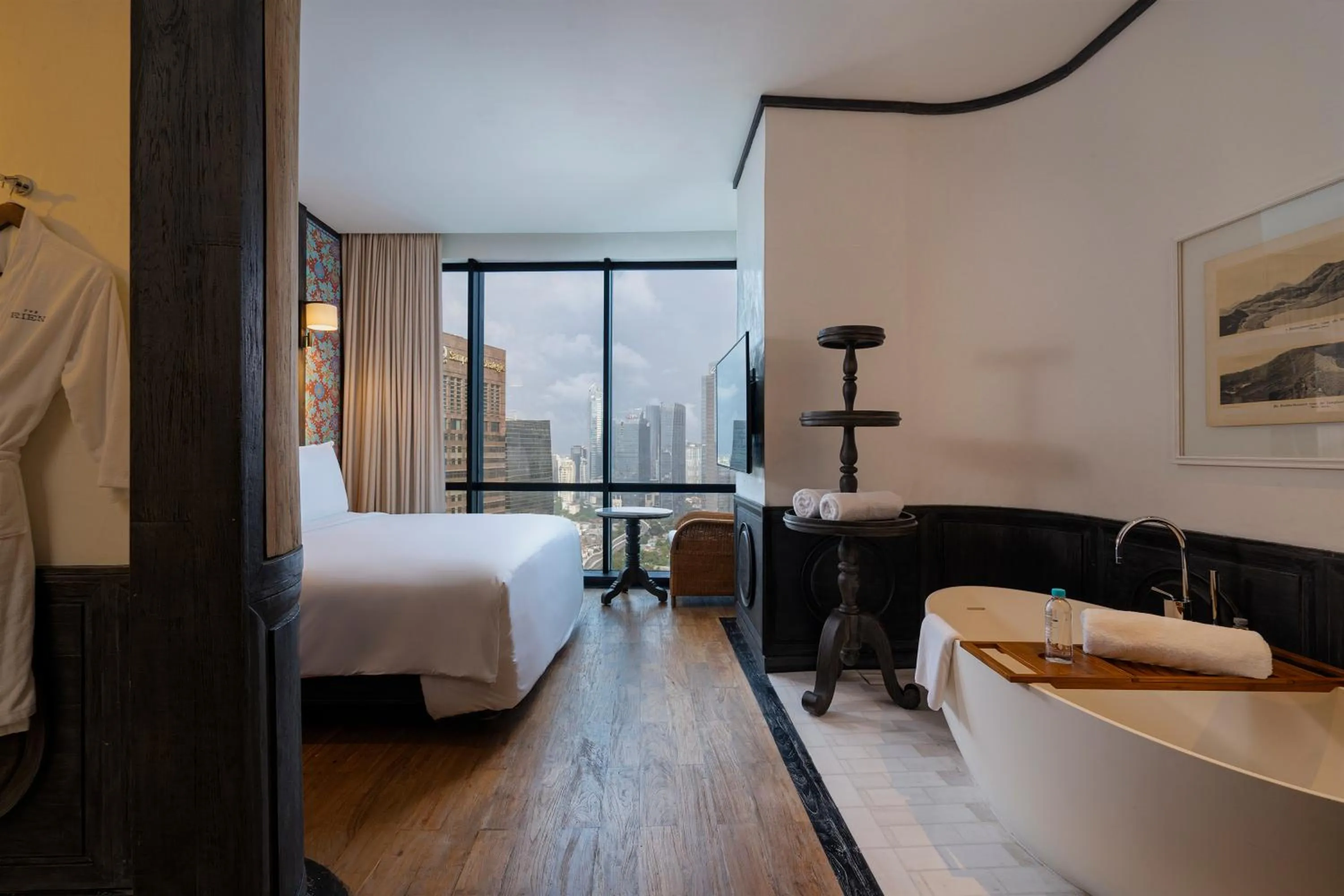 Bath, Bed in The Orient Jakarta, a Royal Hideaway Hotel