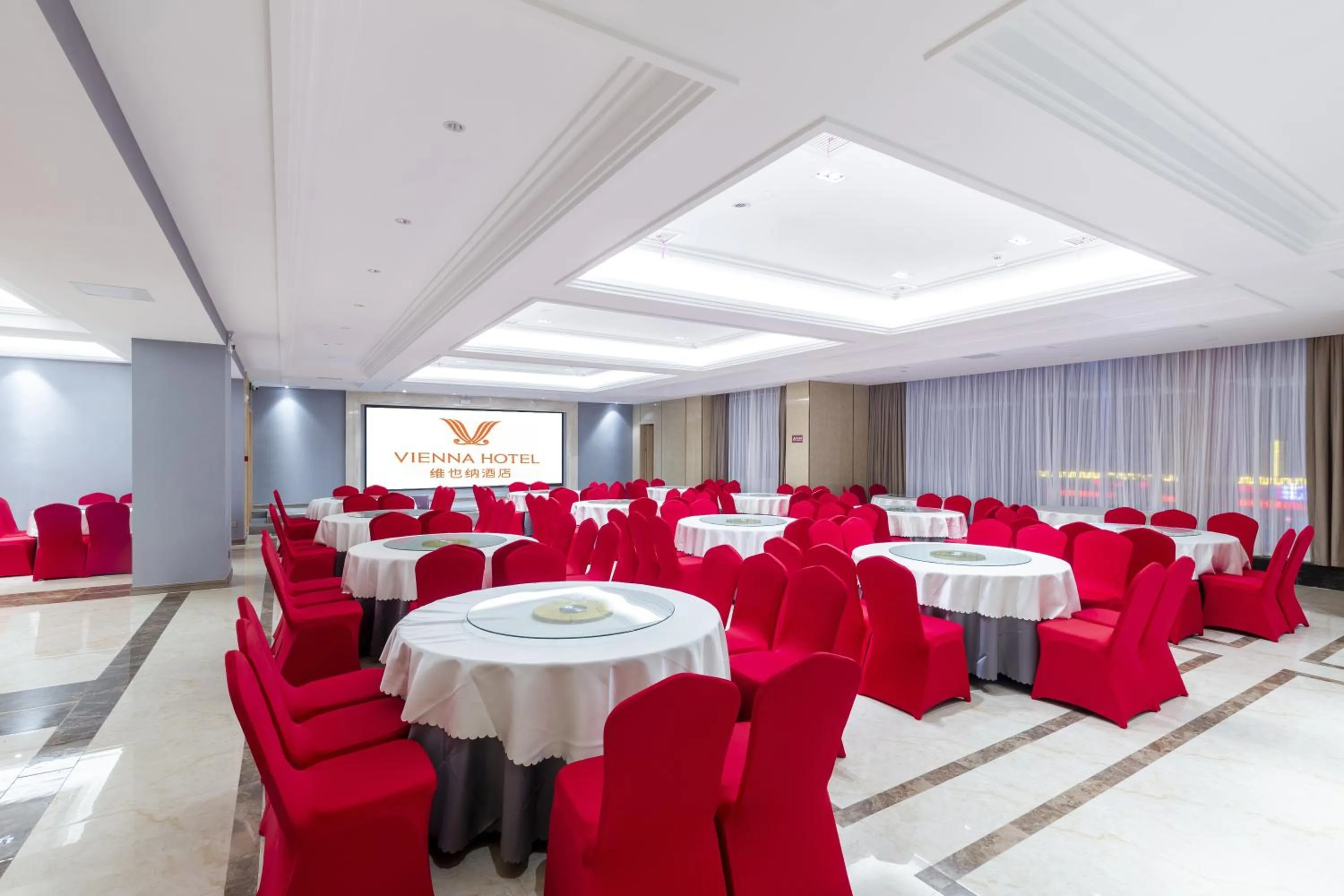 Restaurant/places to eat in Vienna Hotel