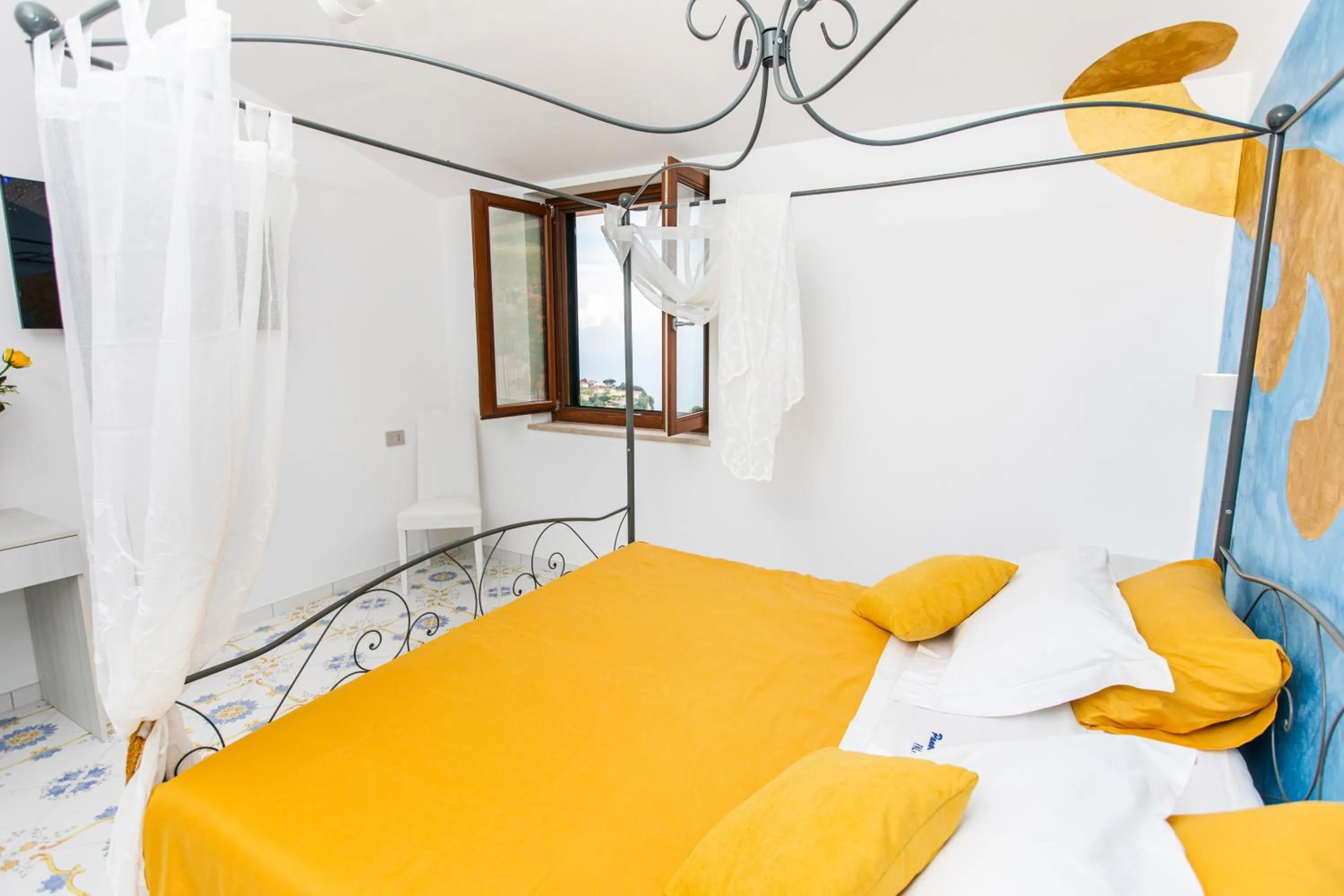 Photo of the whole room, Bed in Panariello Palace