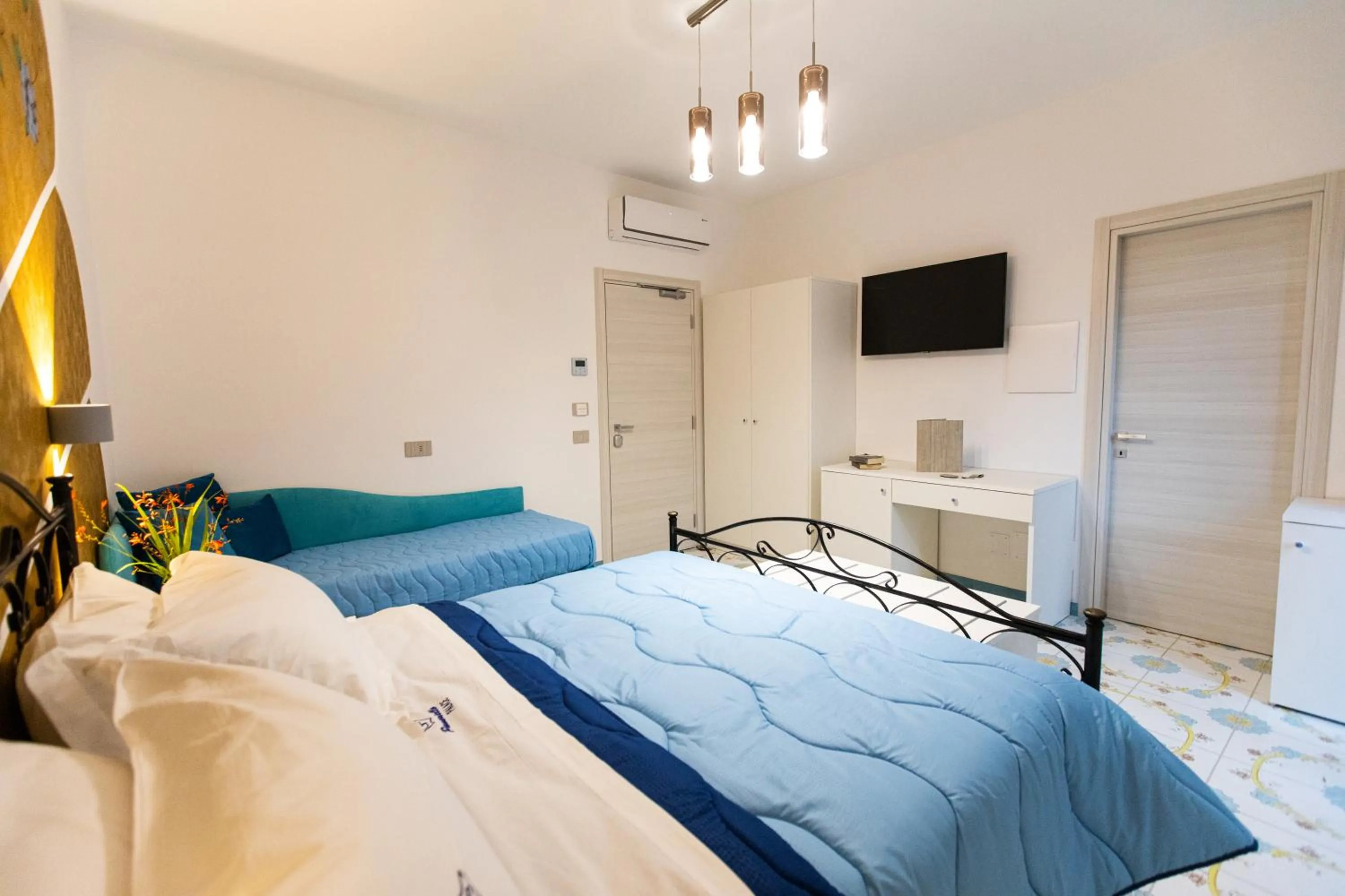 Photo of the whole room, Bed in Panariello Palace