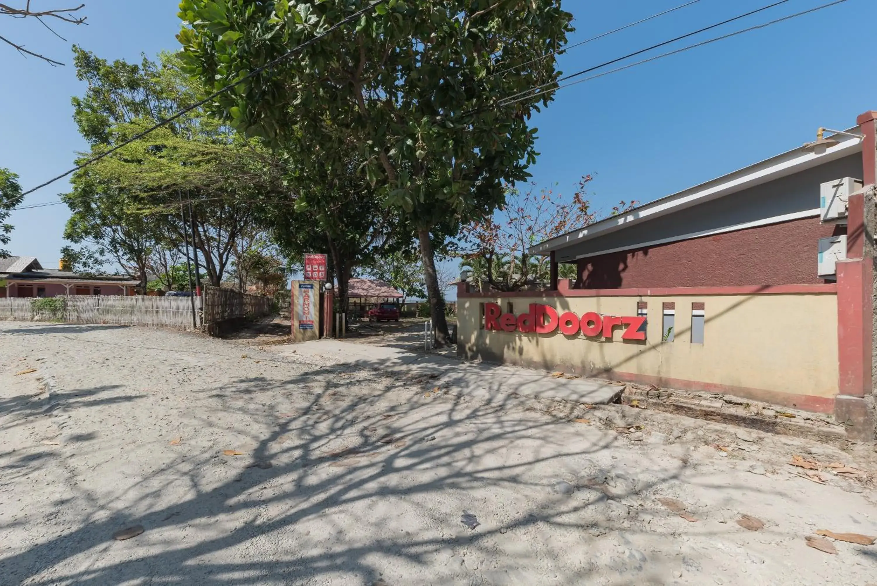 Street view in RedDoorz near Pantai Ujung Genteng Street view in RedDoorz near Pantai Ujung Genteng