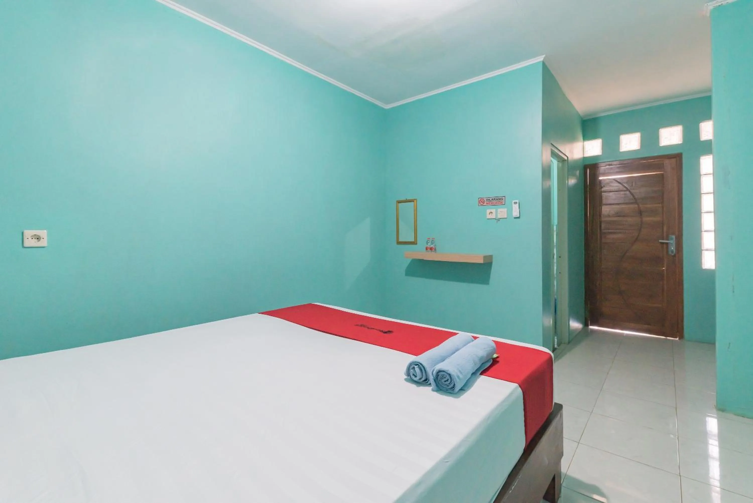 Bed in RedDoorz near Pantai Ujung Genteng