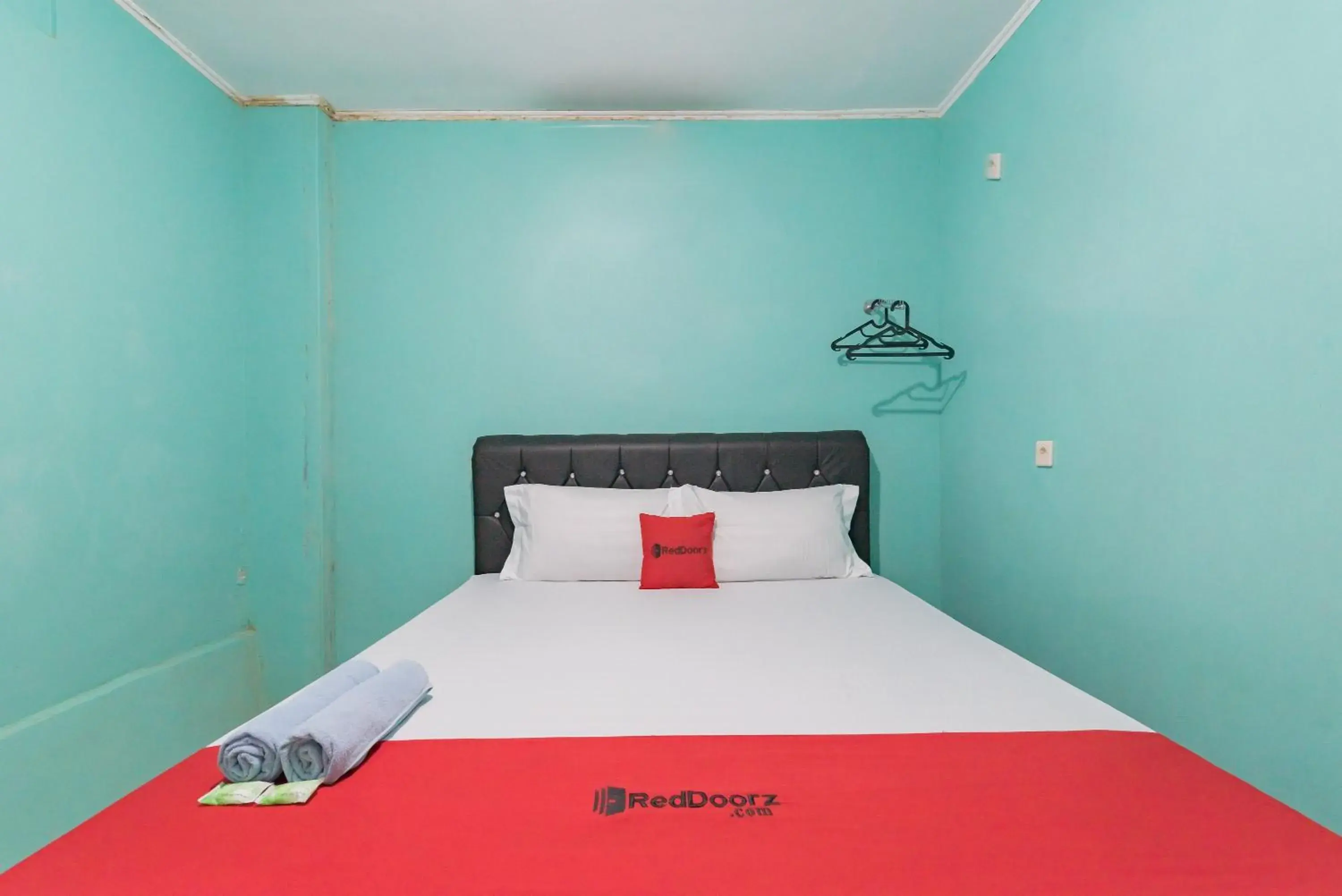 Bed in RedDoorz near Pantai Ujung Genteng Bed in RedDoorz near Pantai Ujung Genteng
