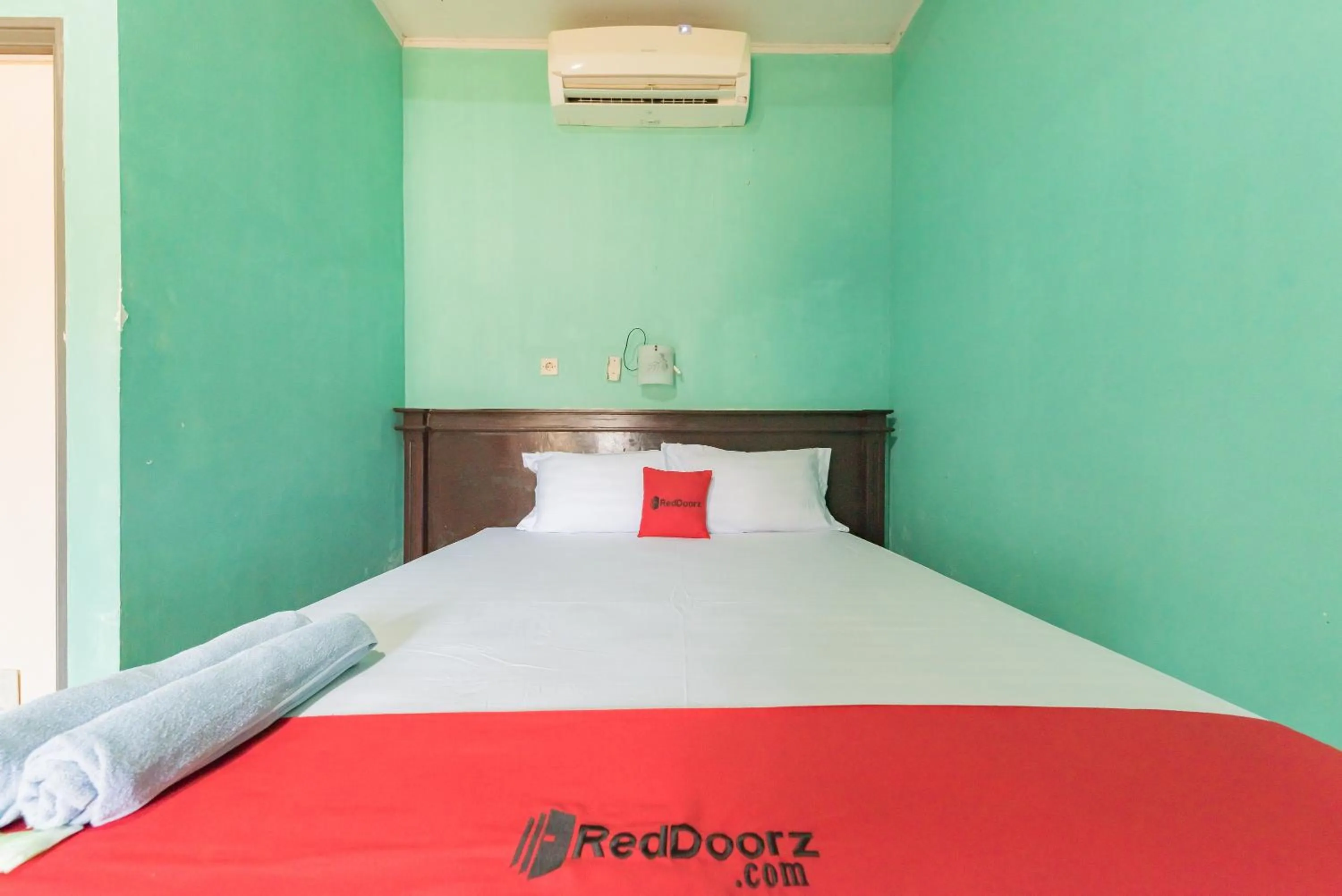 Bed in RedDoorz near Pantai Ujung Genteng