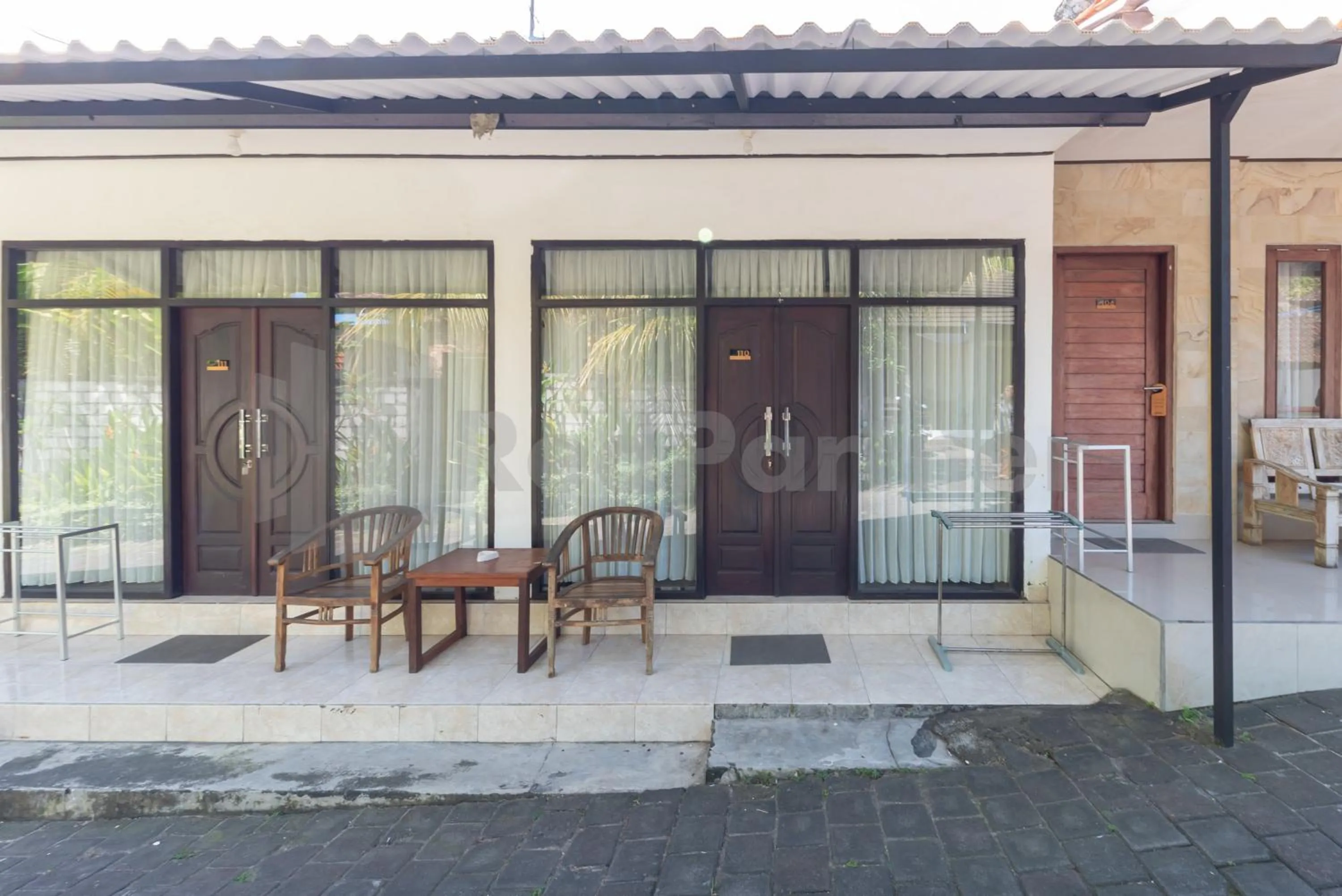 Seating area in Brisk Homestay Uluwatu RedPartner