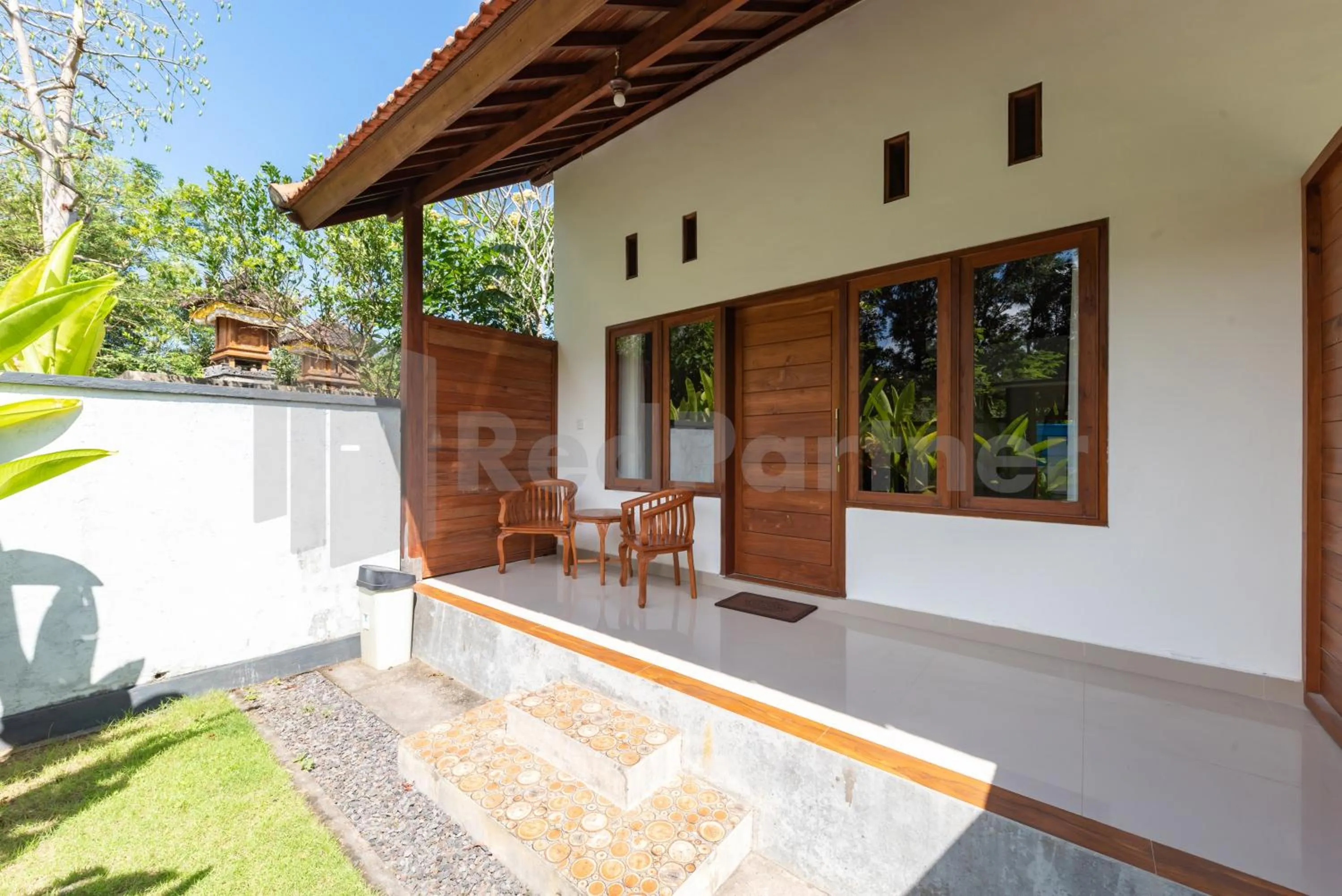 Seating area in Brisk Homestay Uluwatu RedPartner