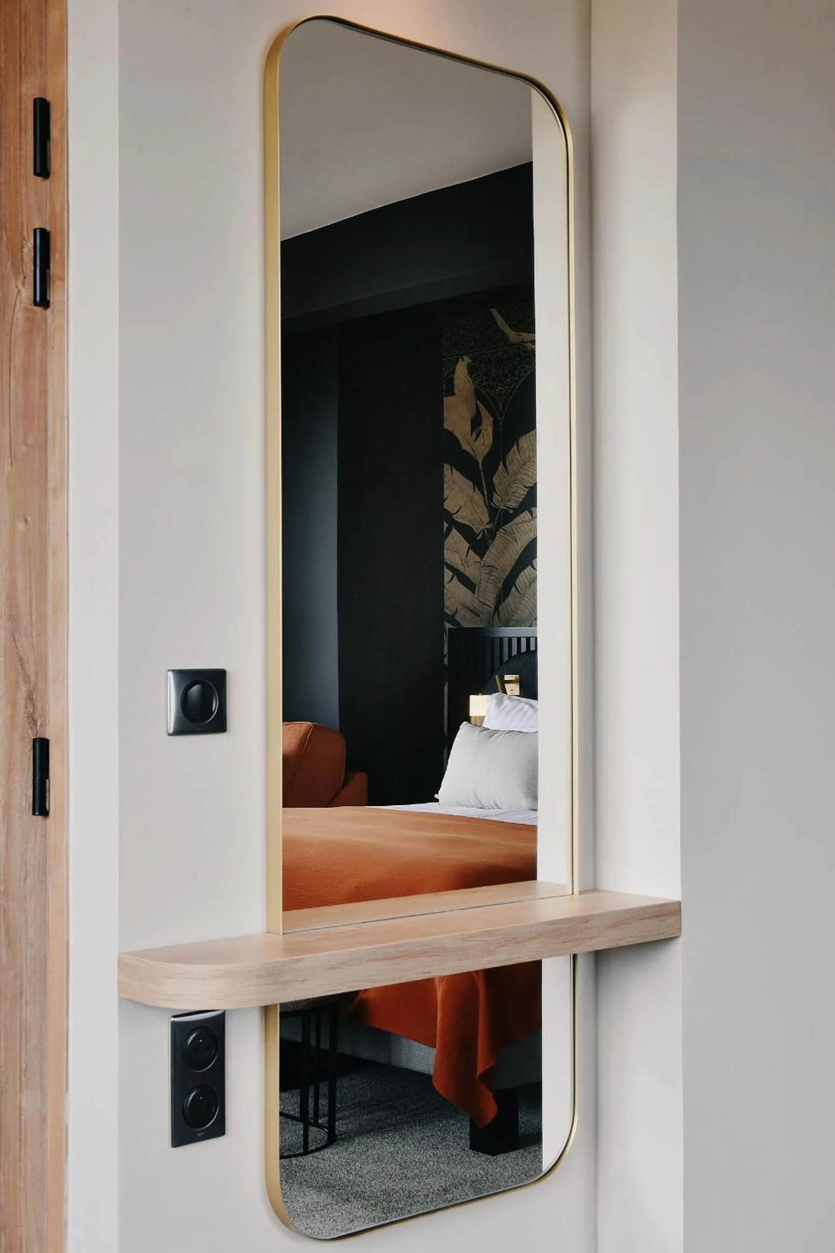 Bedroom, Bed in Golden Tulip Reims Bezannes