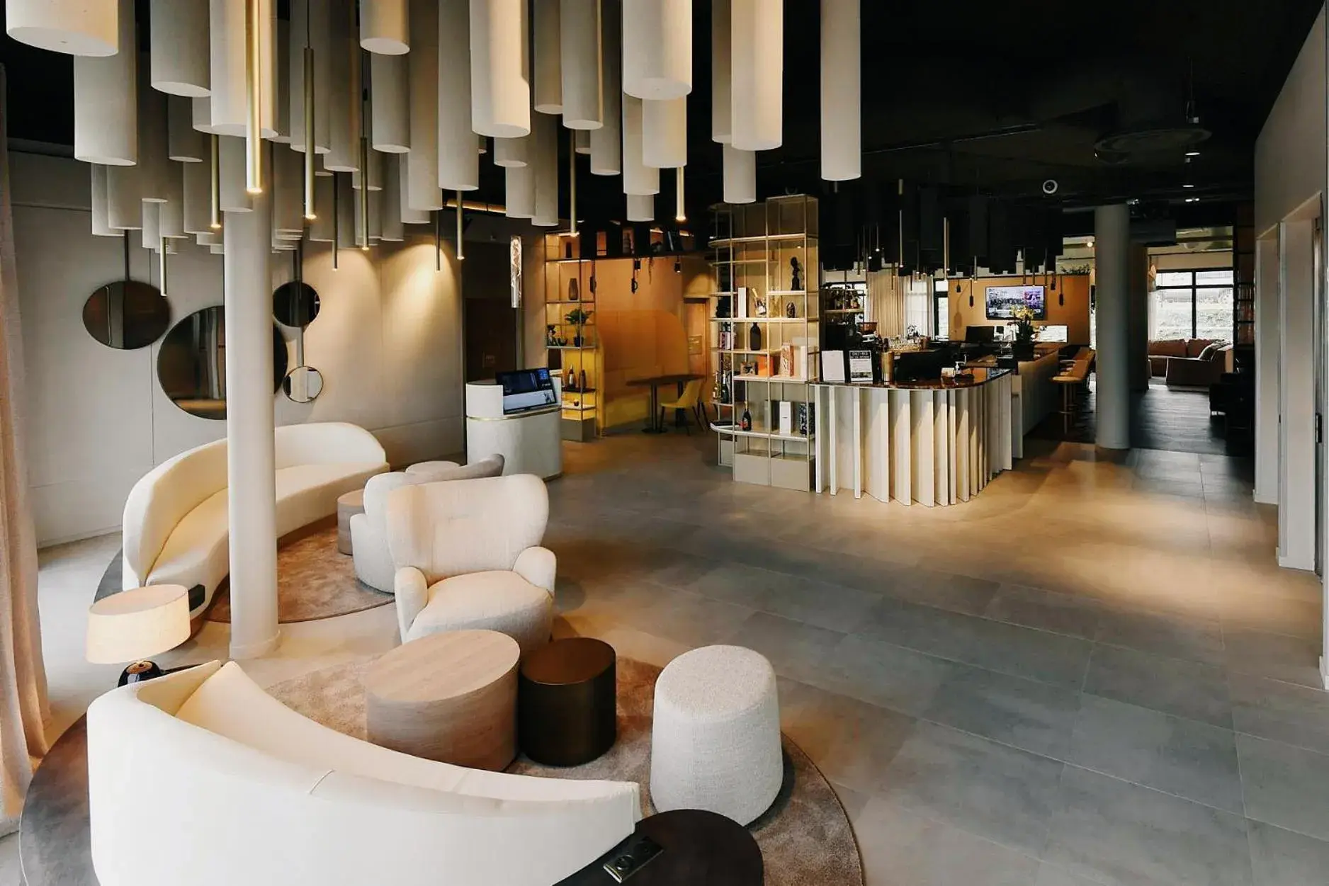 Lounge or bar in Golden Tulip Reims Bezannes Lounge or bar in Golden Tulip Reims Bezannes