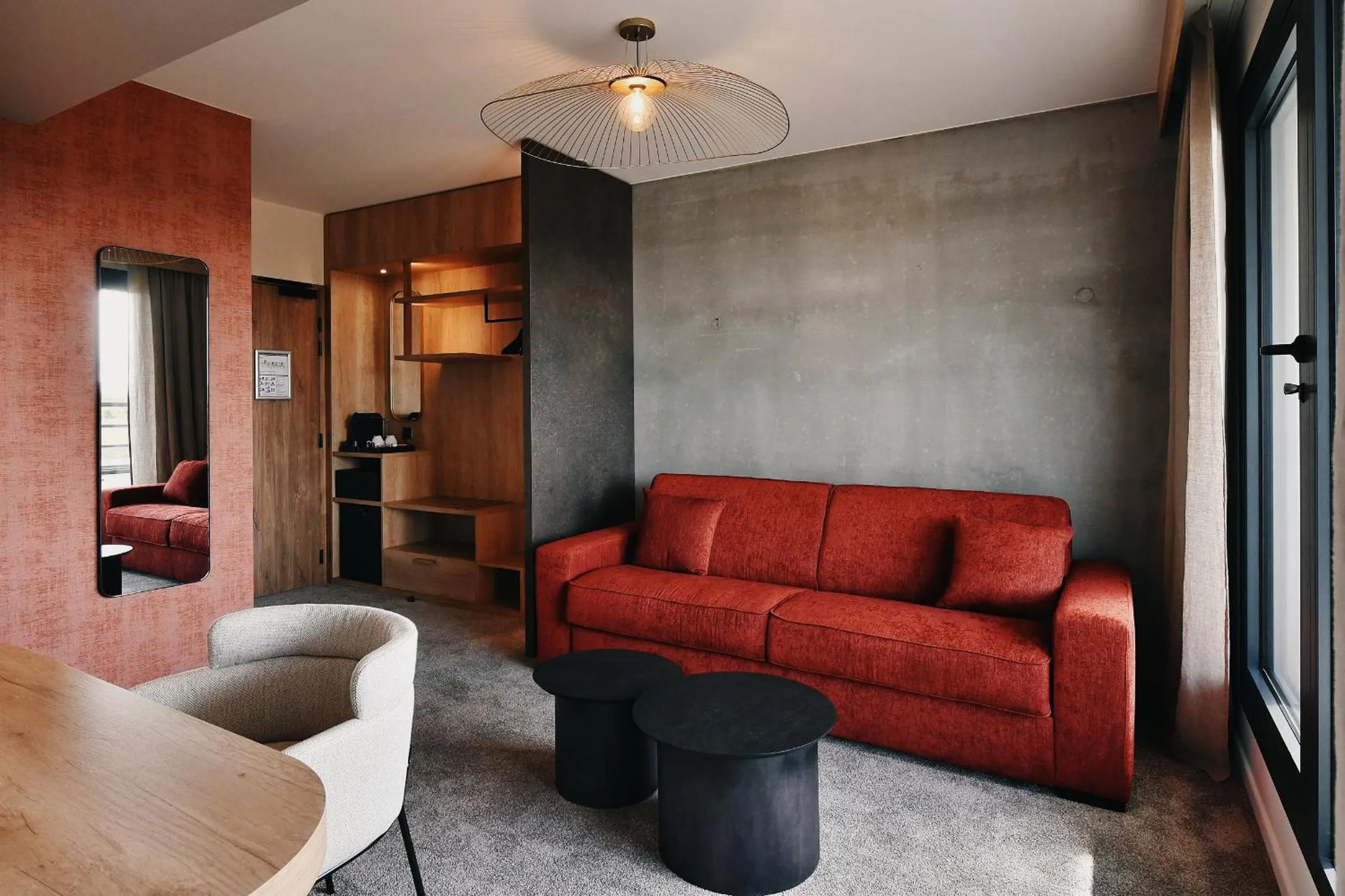 Living room in Golden Tulip Reims Bezannes