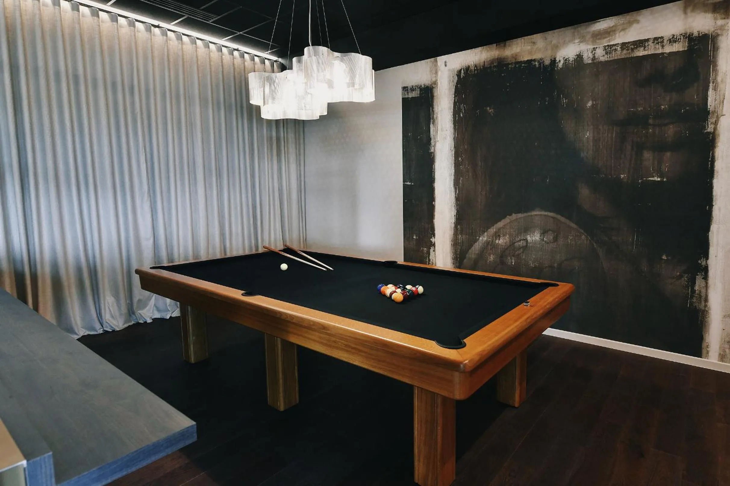 Billiard in Golden Tulip Reims Bezannes