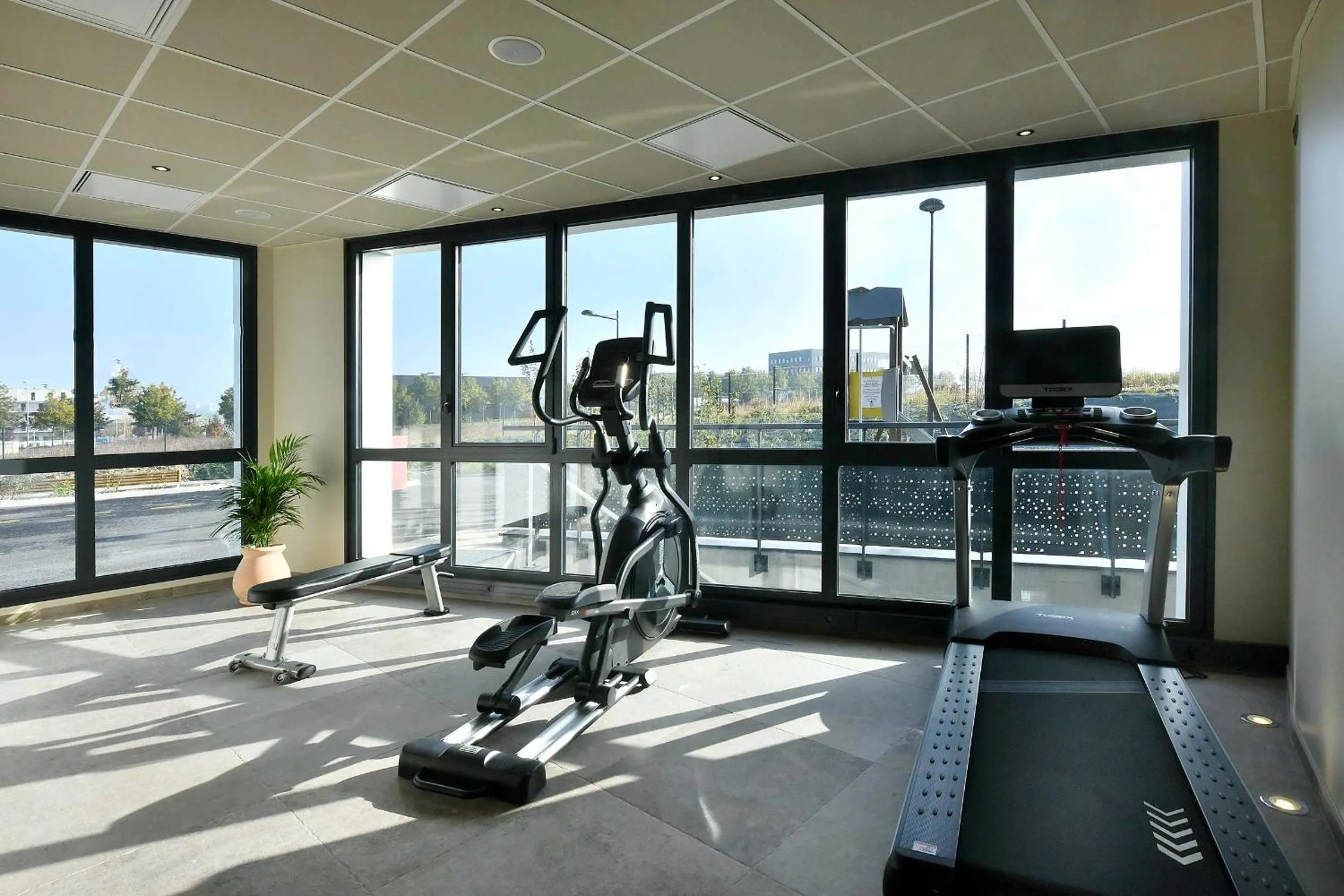 Fitness centre/facilities in Golden Tulip Reims Bezannes