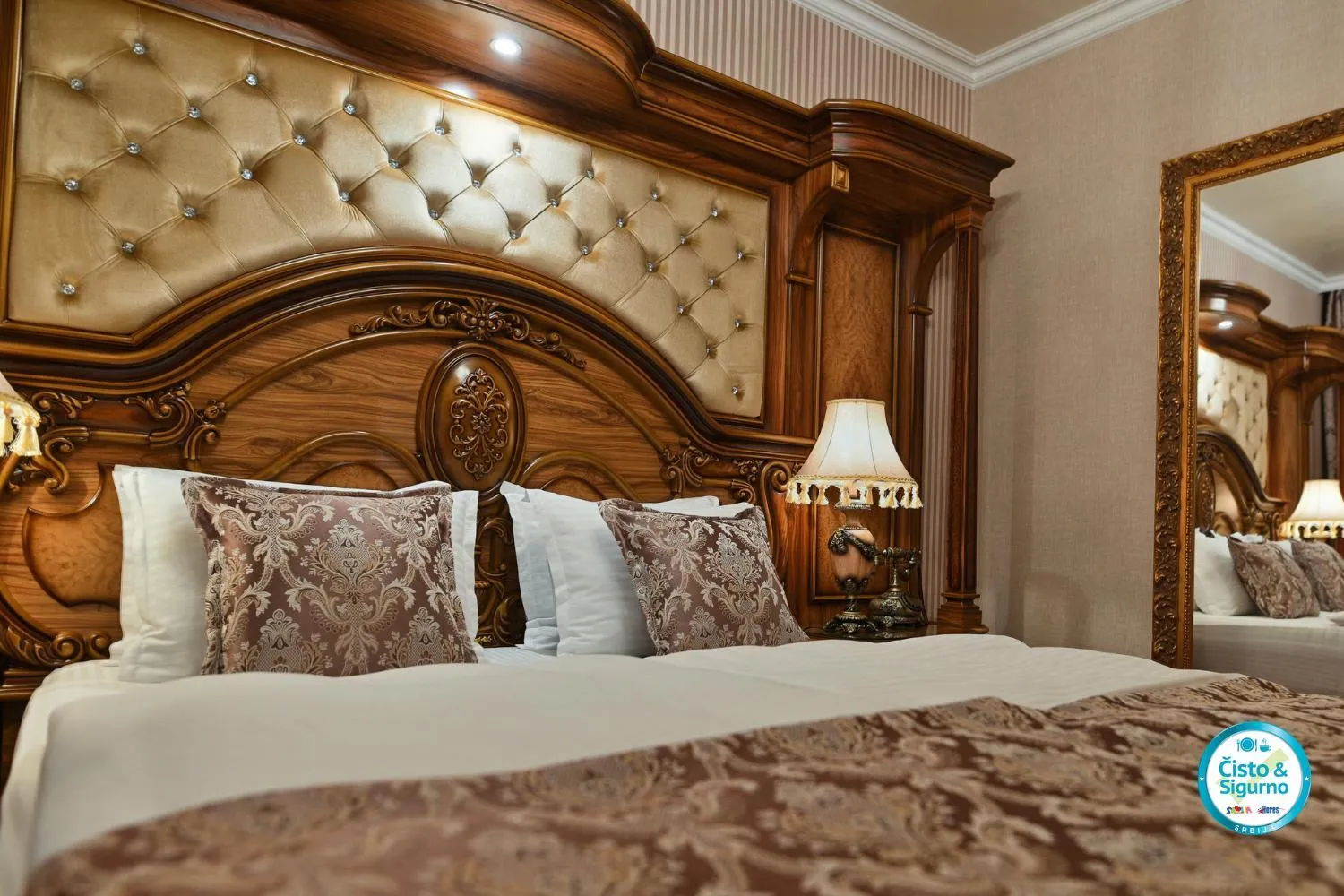 Bed in Prezident Palace Belgrade - Adults Only