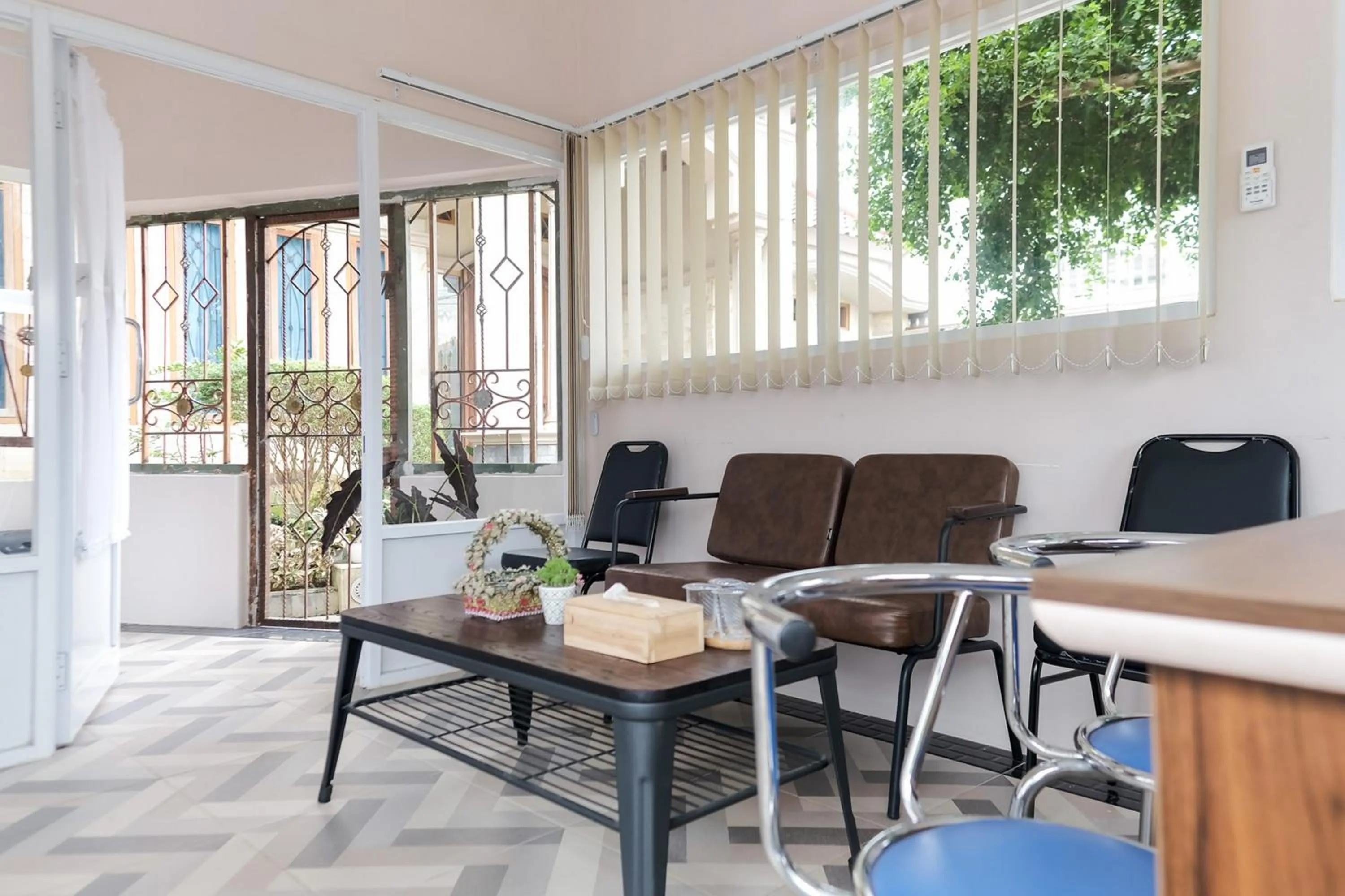 Seating area in RedDoorz Syariah @ Jalan Ir Haji Juanda Jambi