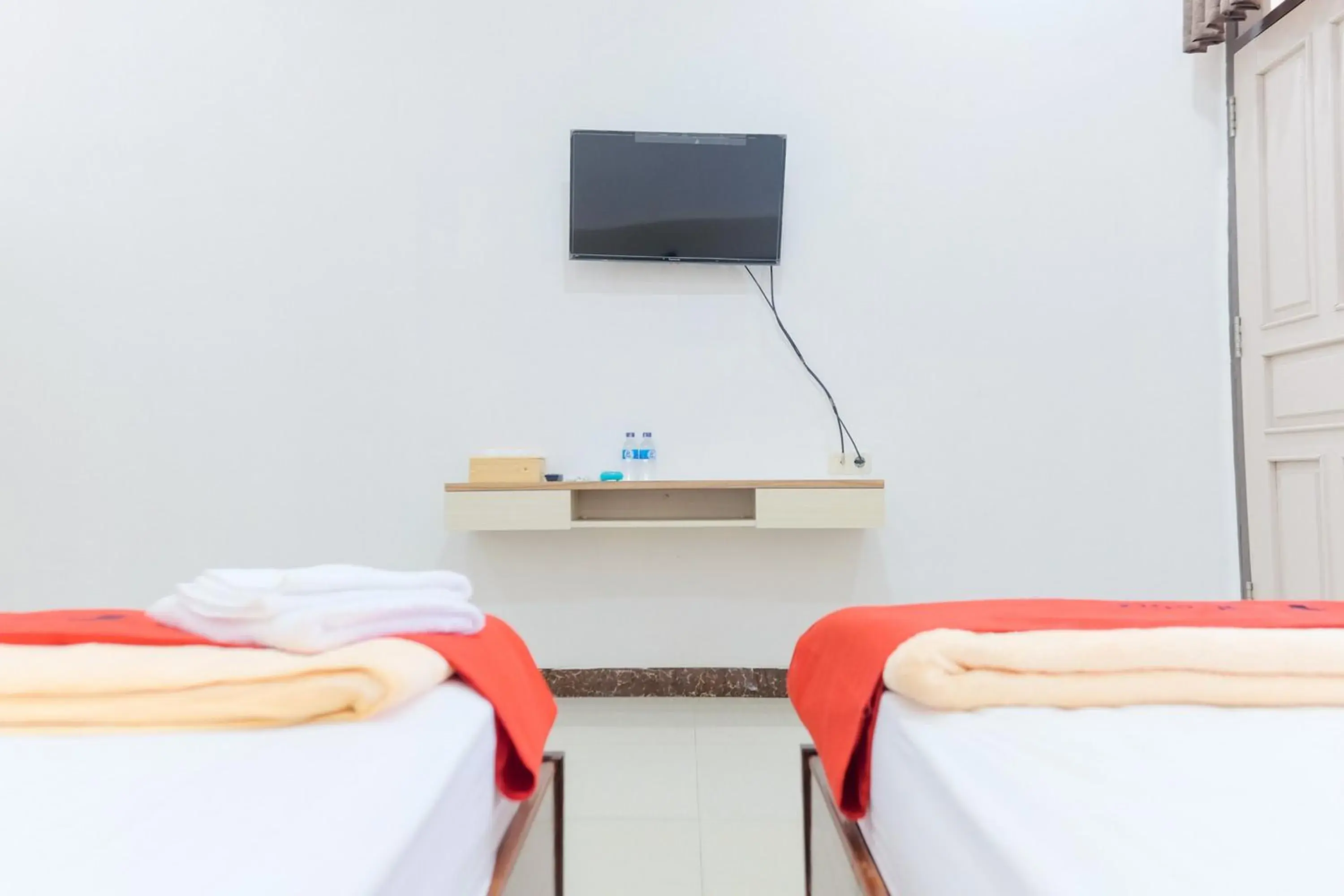 Bedroom, Bed in RedDoorz Syariah @ Jalan Ir Haji Juanda Jambi Bedroom, Bed in RedDoorz Syariah @ Jalan Ir Haji Juanda Jambi