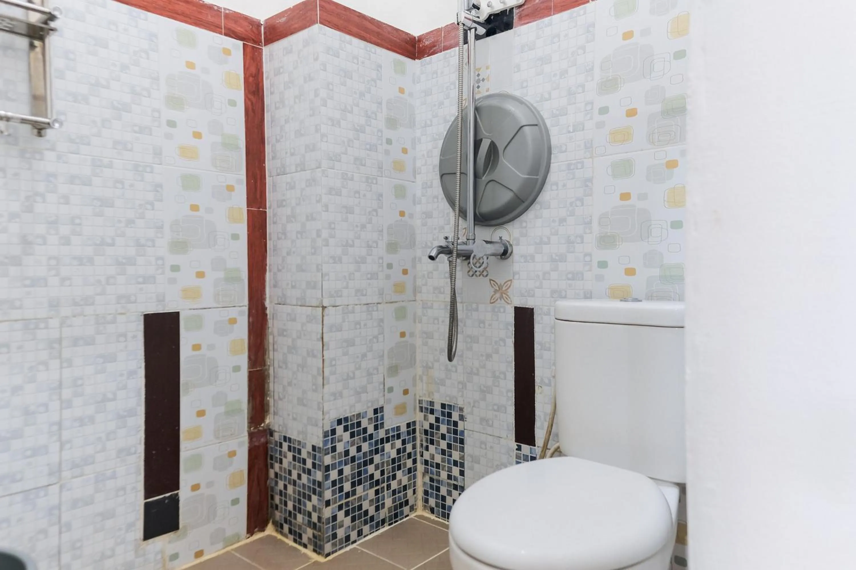 Bathroom in RedDoorz Syariah @ Jalan Ir Haji Juanda Jambi