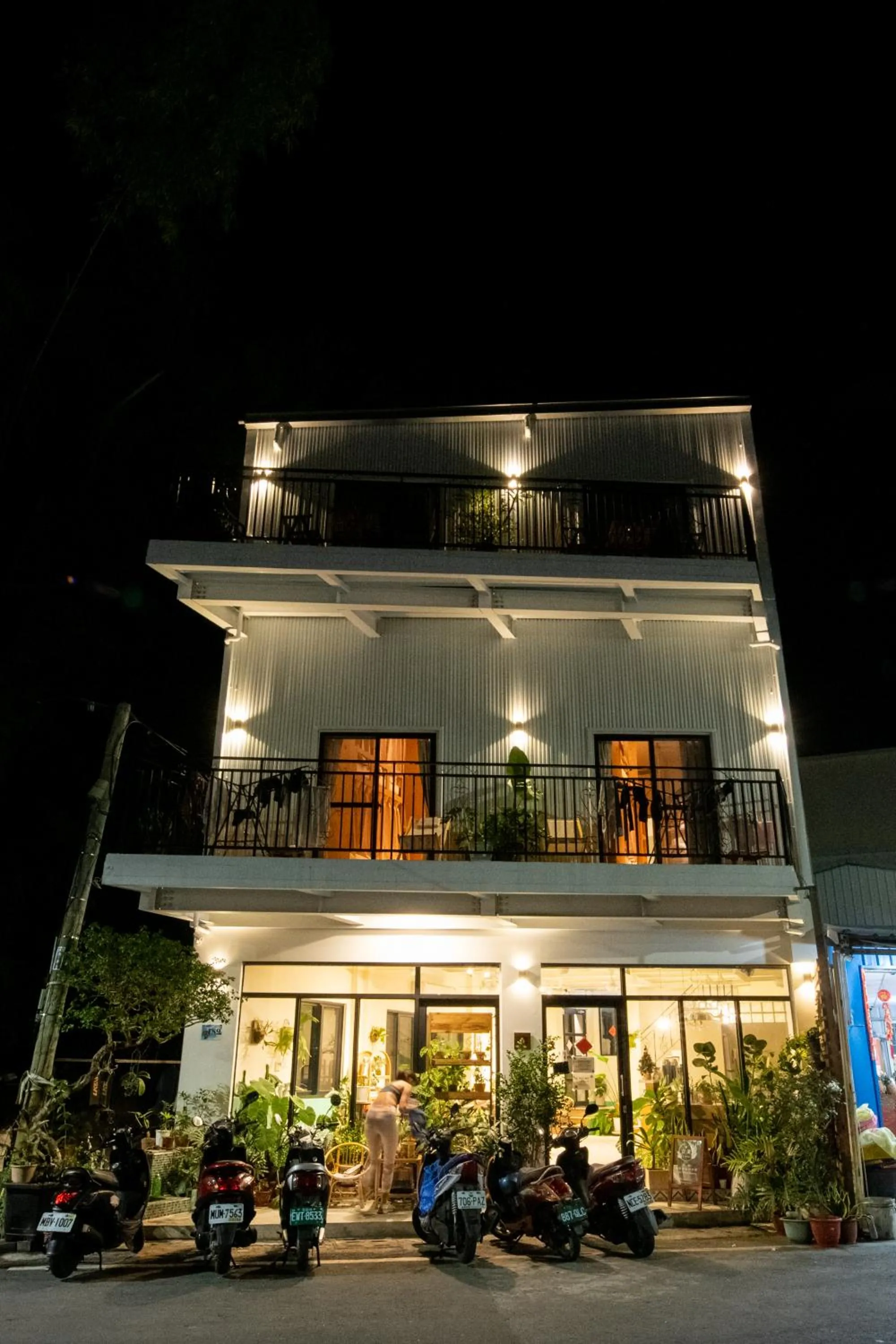 Property building in Lixia Hostel