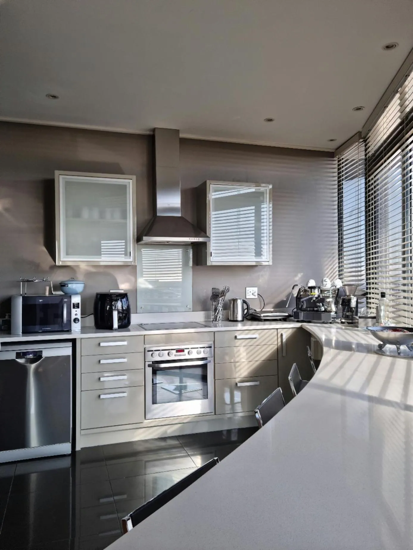 Kitchen or kitchenette in Manhattan by Smart City Stays