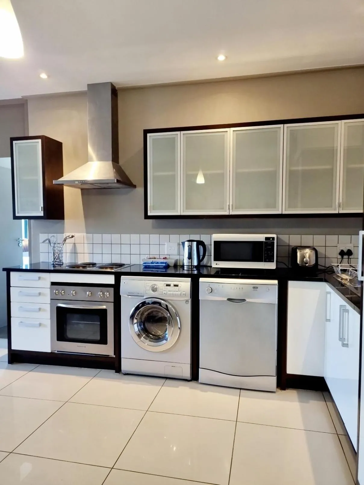 Kitchen or kitchenette in Manhattan by Smart City Stays