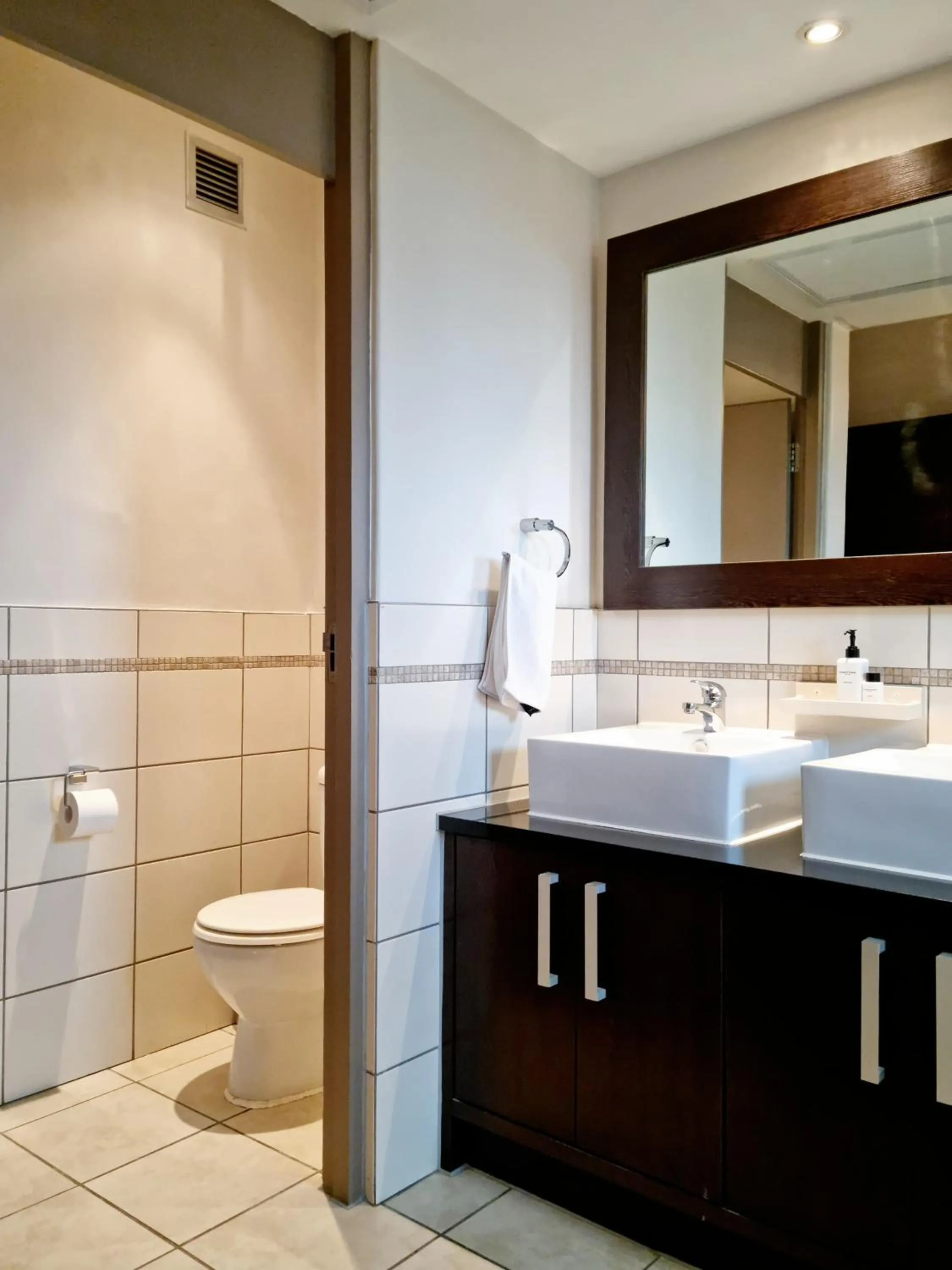 Bathroom in Manhattan by Smart City Stays
