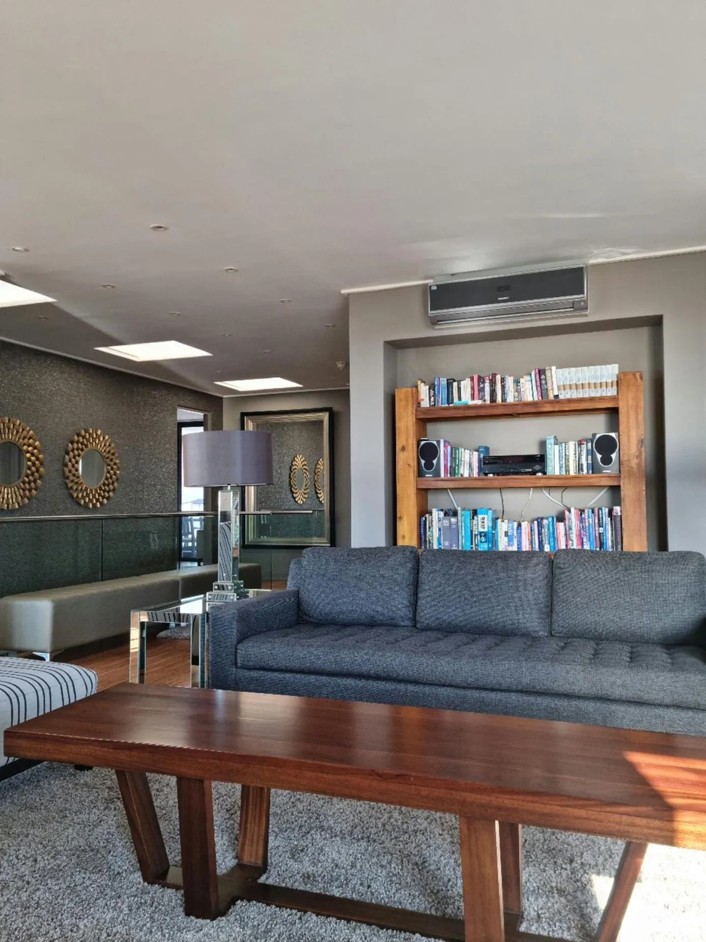 Living room in Manhattan by Smart City Stays